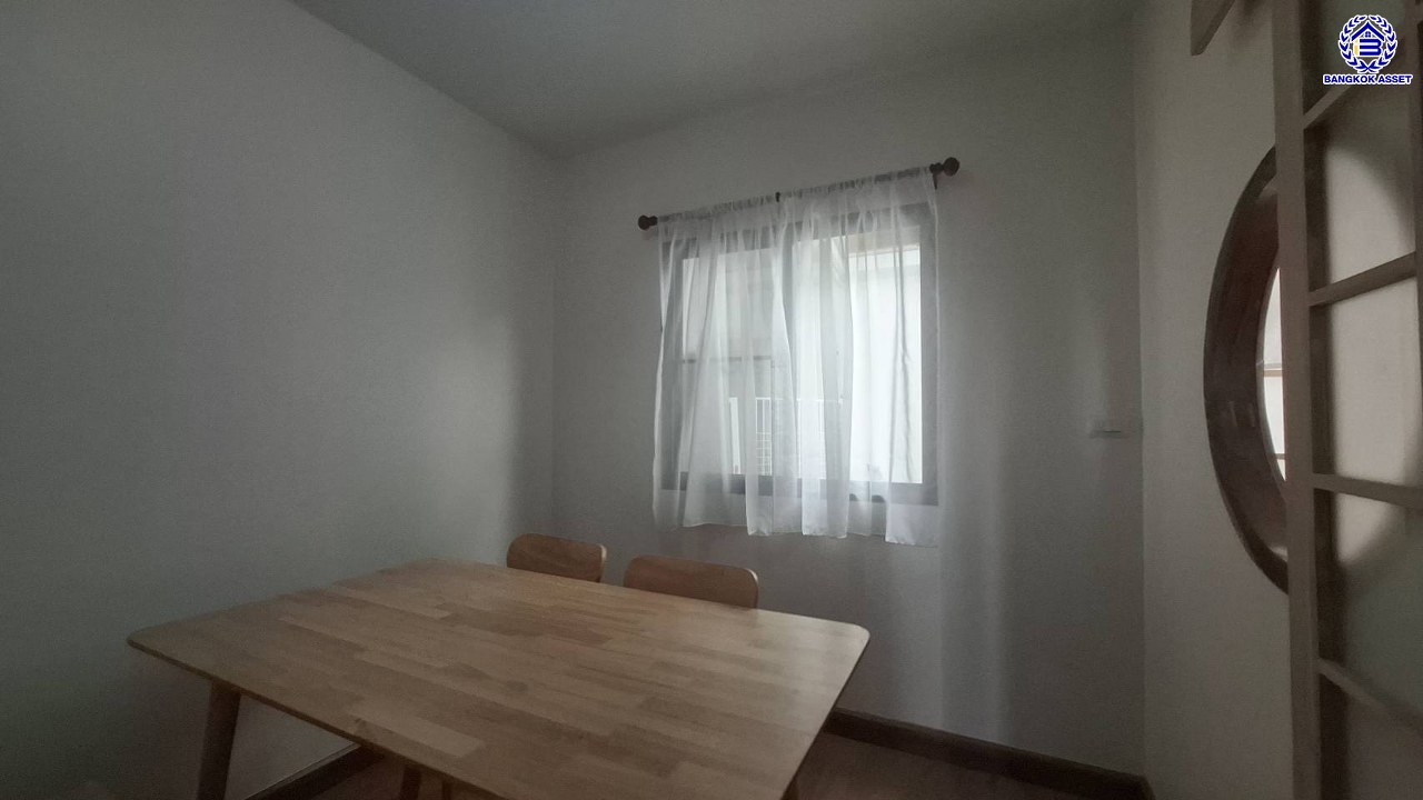 *****ทาวน์เฮ้าส์มือสอง โครงการ แกรนด์พลีโน่ วัชรพล-สุขาภิบาล5 เนื้อที่ 18.30 ตร.ว. พื้นที่ใช้สอย 110 ตร.ม. ฟังก์ชัน 3 ห้องนอน 2 ห้องน้ำ จอดรถได้ 1 คัน แถมฟรี เครื่องปรับอากาศ และ เครื่องดูดควัน Facilities ครบครัน บนทำเลเชื่อมต่อหลายเส้นทาง ถ.รามอินทรา ถ.สายไหม และ ถ.พหลโยธิน และรถไฟฟ้าสายสีเขียว "สถานีสายหยุด"