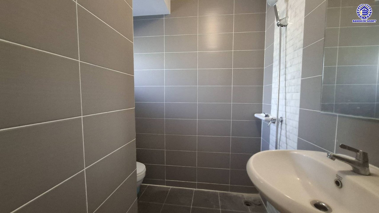 *****ทาวน์เฮ้าส์มือสอง โครงการ แกรนด์พลีโน่ วัชรพล-สุขาภิบาล5 เนื้อที่ 18.30 ตร.ว. พื้นที่ใช้สอย 110 ตร.ม. ฟังก์ชัน 3 ห้องนอน 2 ห้องน้ำ จอดรถได้ 1 คัน แถมฟรี เครื่องปรับอากาศ และ เครื่องดูดควัน Facilities ครบครัน บนทำเลเชื่อมต่อหลายเส้นทาง ถ.รามอินทรา ถ.สายไหม และ ถ.พหลโยธิน และรถไฟฟ้าสายสีเขียว "สถานีสายหยุด"