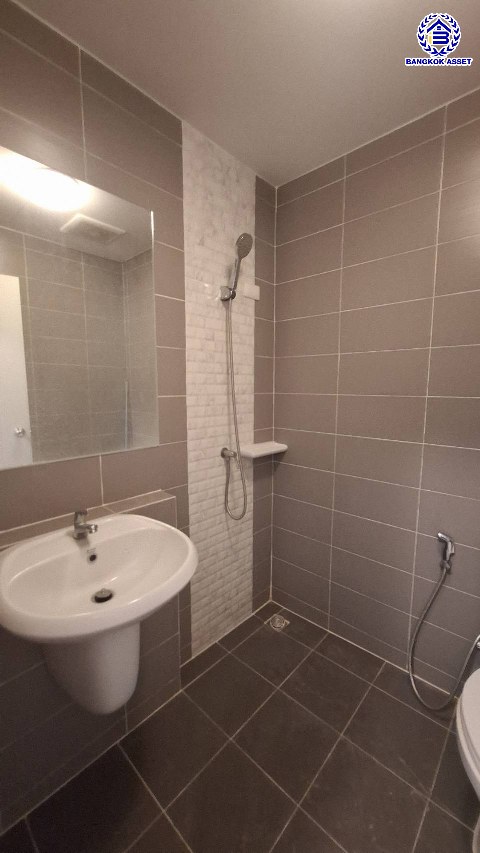 *****ทาวน์เฮ้าส์มือสอง โครงการ แกรนด์พลีโน่ วัชรพล-สุขาภิบาล5 เนื้อที่ 18.30 ตร.ว. พื้นที่ใช้สอย 110 ตร.ม. ฟังก์ชัน 3 ห้องนอน 2 ห้องน้ำ จอดรถได้ 1 คัน แถมฟรี เครื่องปรับอากาศ และ เครื่องดูดควัน Facilities ครบครัน บนทำเลเชื่อมต่อหลายเส้นทาง ถ.รามอินทรา ถ.สายไหม และ ถ.พหลโยธิน และรถไฟฟ้าสายสีเขียว "สถานีสายหยุด"