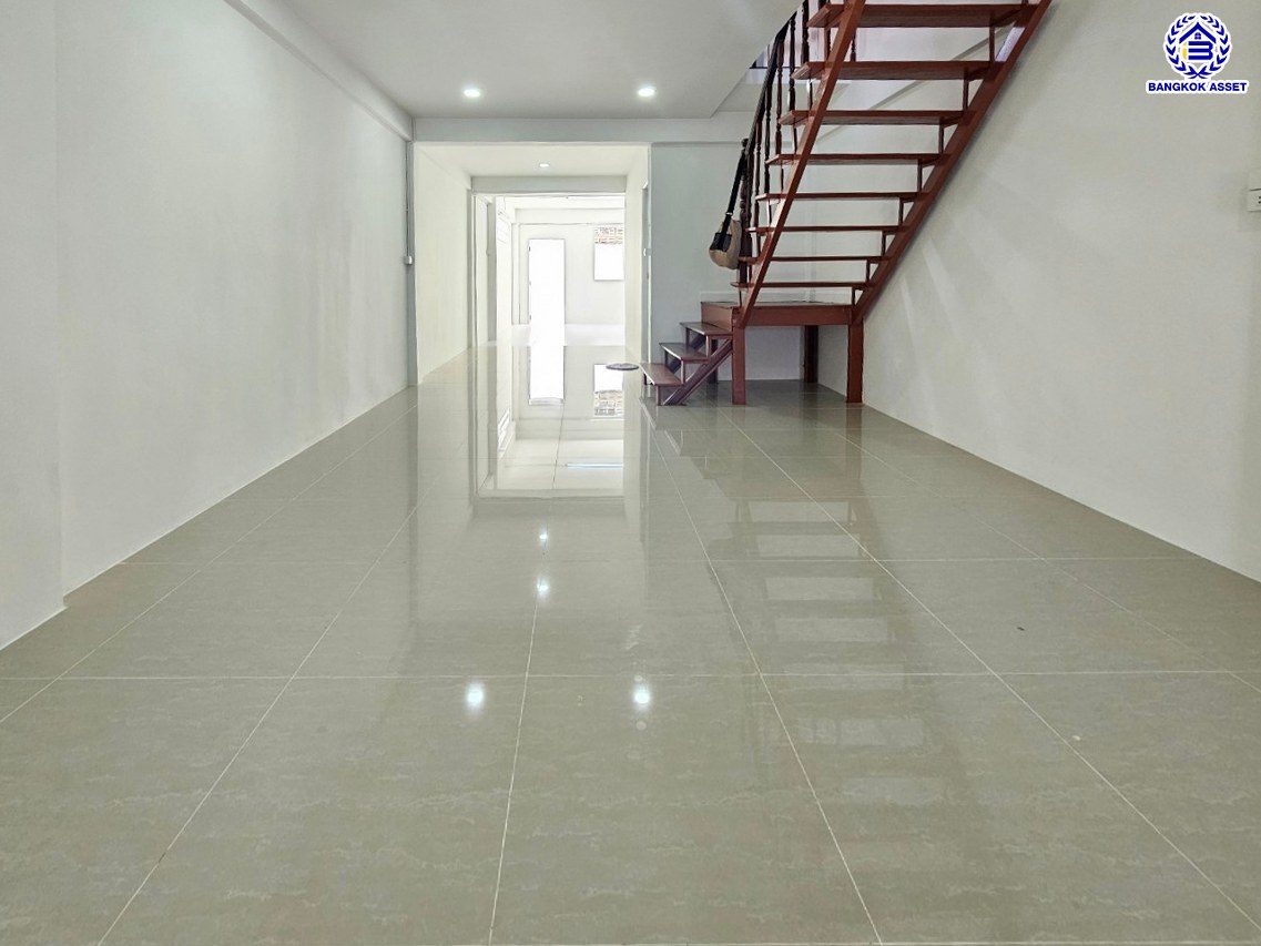 *****ทาวน์เฮ้าส์มือสองกรุงเทพฯ โครงการ พระปิ่น2 บรมราชชนนี เนื้อที่กว้าง 21 ตร.ว. พื้นที่ใช้สอย 110 ตร.ม. ฟังก์ชัน 2 ห้องนอน 2 ห้องน้ำ 1 ที่จอดรถ บ้านพร้อมอยู่ บนทำเลแห่งการเดินทางเชื่อมต่อ ถนนบรมราชชนนี, ถนนพุทธมณฑล สาย2, ถนนกาญจนาภิเษก และใกล้ เซ็นทรัลปิ่นเกล้า