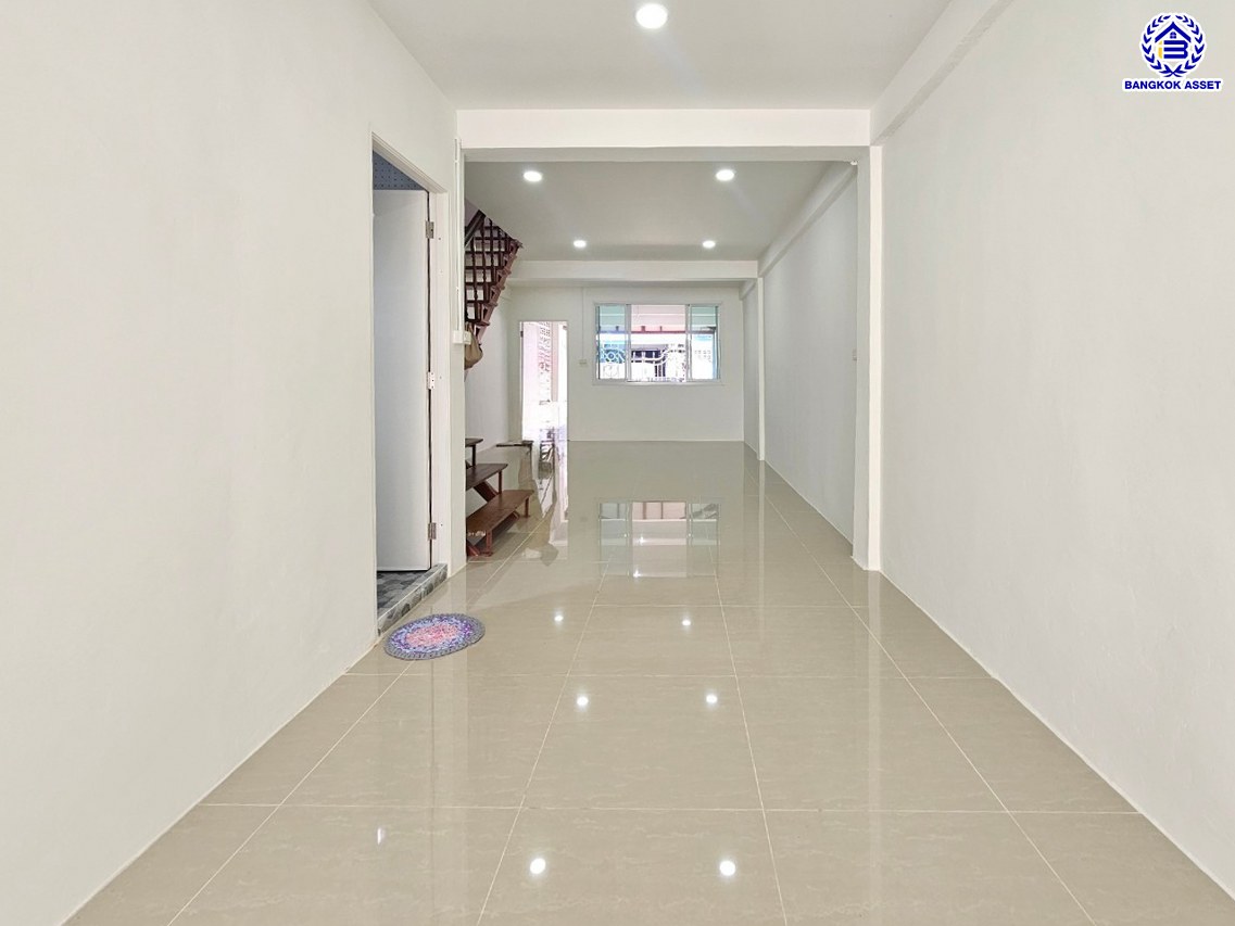 *****ทาวน์เฮ้าส์มือสองกรุงเทพฯ โครงการ พระปิ่น2 บรมราชชนนี เนื้อที่กว้าง 21 ตร.ว. พื้นที่ใช้สอย 110 ตร.ม. ฟังก์ชัน 2 ห้องนอน 2 ห้องน้ำ 1 ที่จอดรถ บ้านพร้อมอยู่ บนทำเลแห่งการเดินทางเชื่อมต่อ ถนนบรมราชชนนี, ถนนพุทธมณฑล สาย2, ถนนกาญจนาภิเษก และใกล้ เซ็นทรัลปิ่นเกล้า