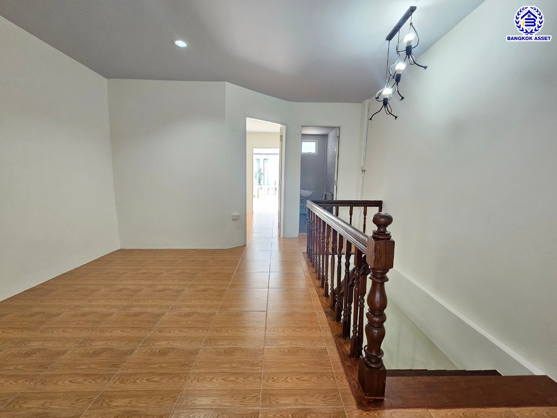 *****ทาวน์เฮ้าส์มือสองกรุงเทพฯ โครงการ พระปิ่น2 บรมราชชนนี เนื้อที่กว้าง 21 ตร.ว. พื้นที่ใช้สอย 110 ตร.ม. ฟังก์ชัน 2 ห้องนอน 2 ห้องน้ำ 1 ที่จอดรถ บ้านพร้อมอยู่ บนทำเลแห่งการเดินทางเชื่อมต่อ ถนนบรมราชชนนี, ถนนพุทธมณฑล สาย2, ถนนกาญจนาภิเษก และใกล้ เซ็นทรัลปิ่นเกล้า