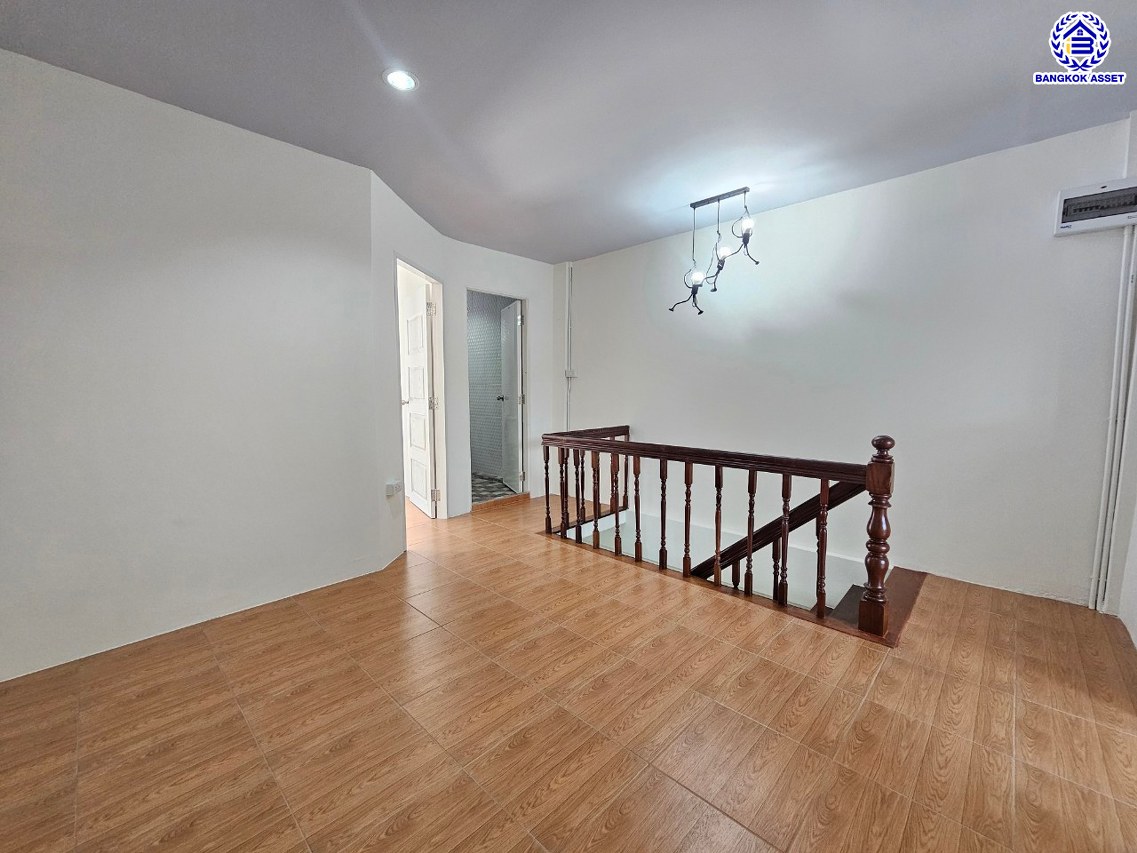 *****ทาวน์เฮ้าส์มือสองกรุงเทพฯ โครงการ พระปิ่น2 บรมราชชนนี เนื้อที่กว้าง 21 ตร.ว. พื้นที่ใช้สอย 110 ตร.ม. ฟังก์ชัน 2 ห้องนอน 2 ห้องน้ำ 1 ที่จอดรถ บ้านพร้อมอยู่ บนทำเลแห่งการเดินทางเชื่อมต่อ ถนนบรมราชชนนี, ถนนพุทธมณฑล สาย2, ถนนกาญจนาภิเษก และใกล้ เซ็นทรัลปิ่นเกล้า