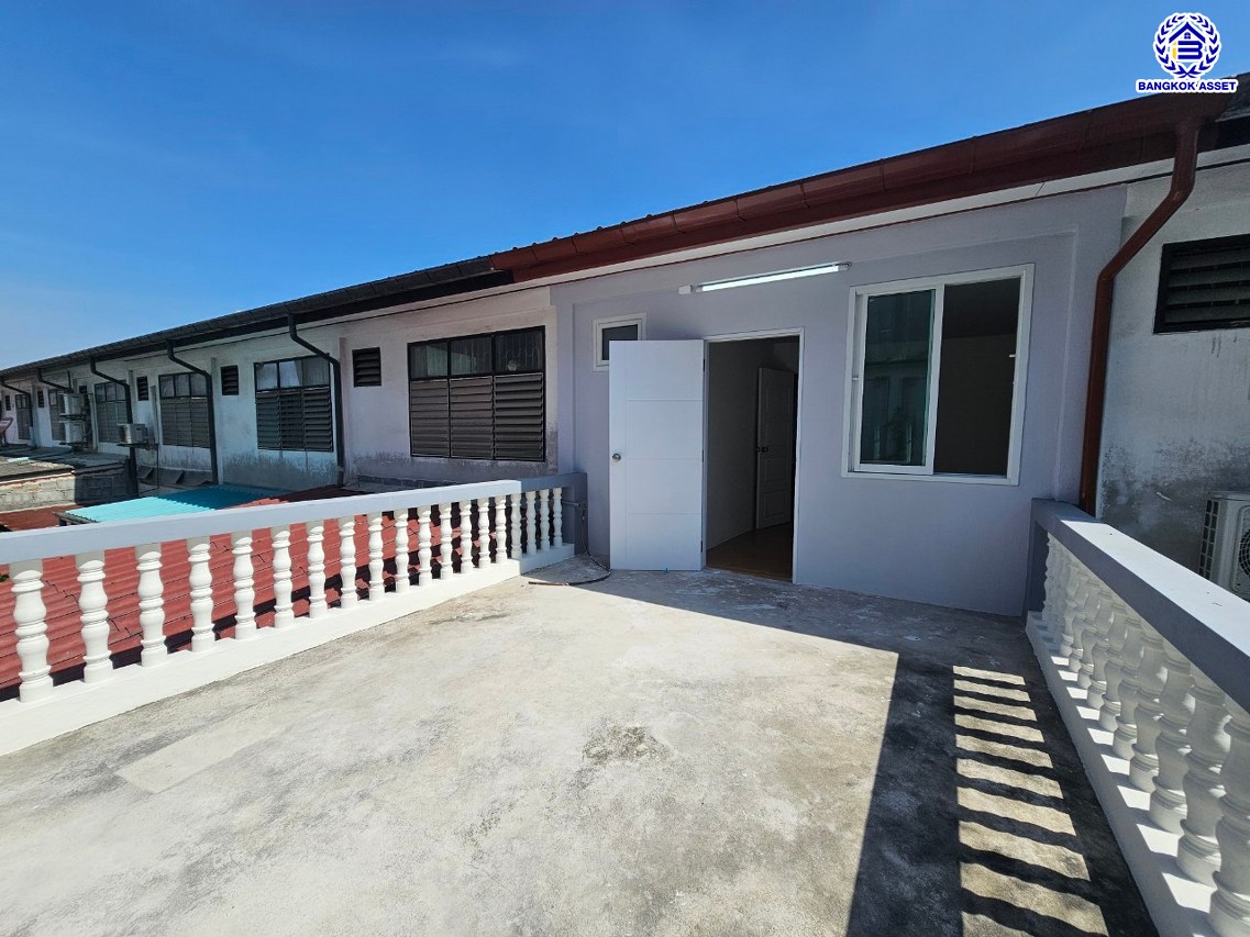 *****ทาวน์เฮ้าส์มือสองกรุงเทพฯ โครงการ พระปิ่น2 บรมราชชนนี เนื้อที่กว้าง 21 ตร.ว. พื้นที่ใช้สอย 110 ตร.ม. ฟังก์ชัน 2 ห้องนอน 2 ห้องน้ำ 1 ที่จอดรถ บ้านพร้อมอยู่ บนทำเลแห่งการเดินทางเชื่อมต่อ ถนนบรมราชชนนี, ถนนพุทธมณฑล สาย2, ถนนกาญจนาภิเษก และใกล้ เซ็นทรัลปิ่นเกล้า