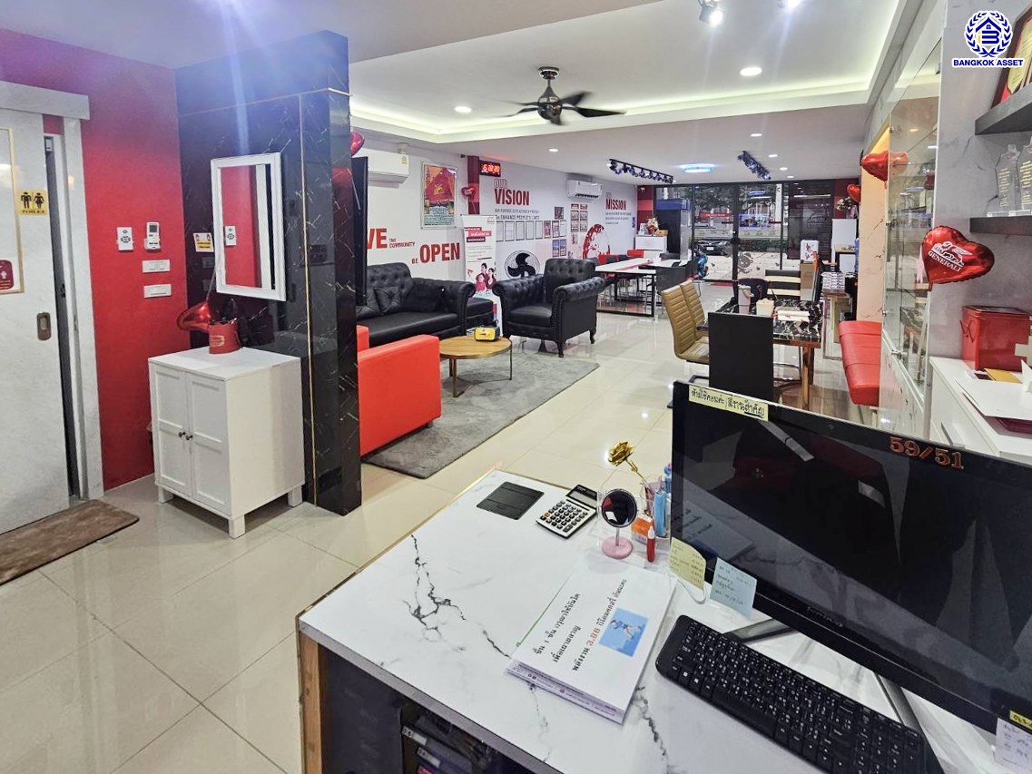 *****อาคารพาณิชย์มือสองนนทบุรี โครงการ T59 Westgate รัตนาธิเบศร์ หลังริม เนื้อที่ดิน 26.90 ตร.ว. พื้นที่ใช้สอย 235.50 ตร.ม. ฟังก์ชัน 4 ห้องนอน 3 ห้องน้ำ บนทำเลติด ถนนรัตนาธิเบศร์ ใกล้รถไฟฟ้าสายสีม่วง "สถานีสามแยกบางใหญ่" ใกล้จุดขึ้นทางด่วน "ศรีรัช" และใกล้เซ็นทรัลเวสต์เกต จองเลย!