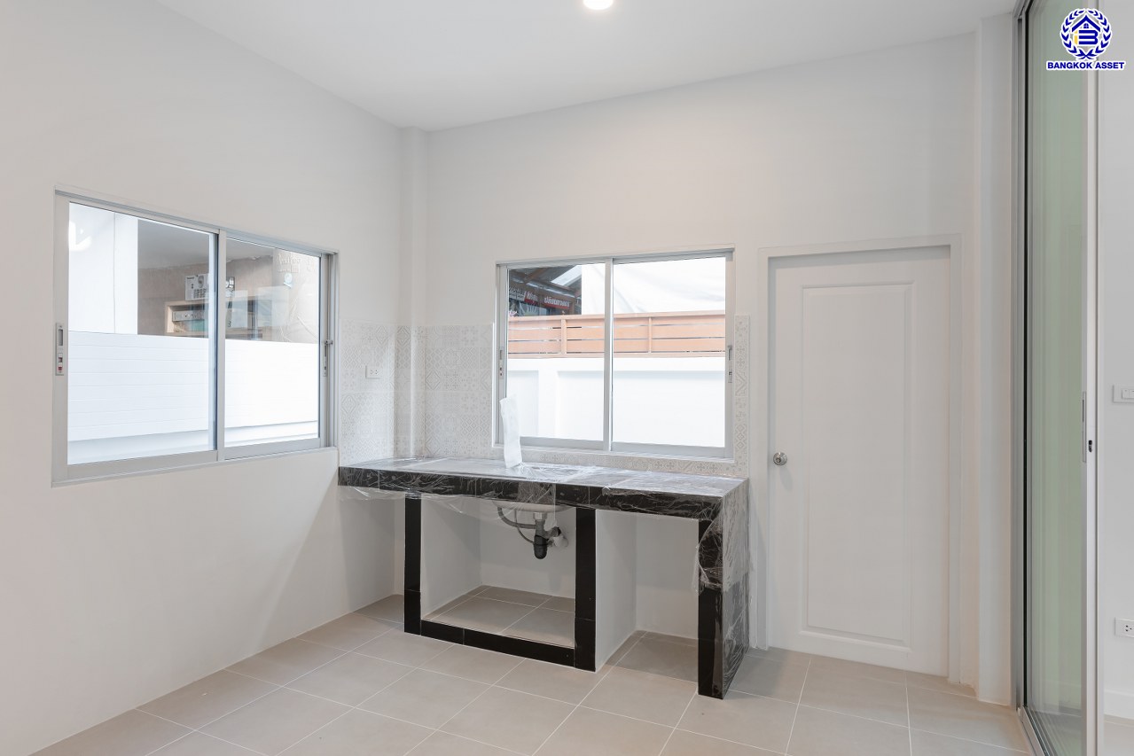 บ้านเดี่ยวมือสอง ตกแต่งใหม่ โครงการ ชนันธร กรีนวิลล์ เพชรเกษม69 เนื้อที่ดิน 50.1 ตร.ว. พื้นที่ใช้สอยกว้างถึง 256.8 ตร.ม. ฟังก์ชัน 4 ห้องนอน 3 ห้องน้ำ จอดรถได้ 2 คัน บนทำเลเดินทางสะดวก ใกล้ The Mall บางแค รถไฟฟ้าสายสีน้ำเงิน "สถานีหลักสอง" และจุดขึ้นทางด่วน "พระราม2"