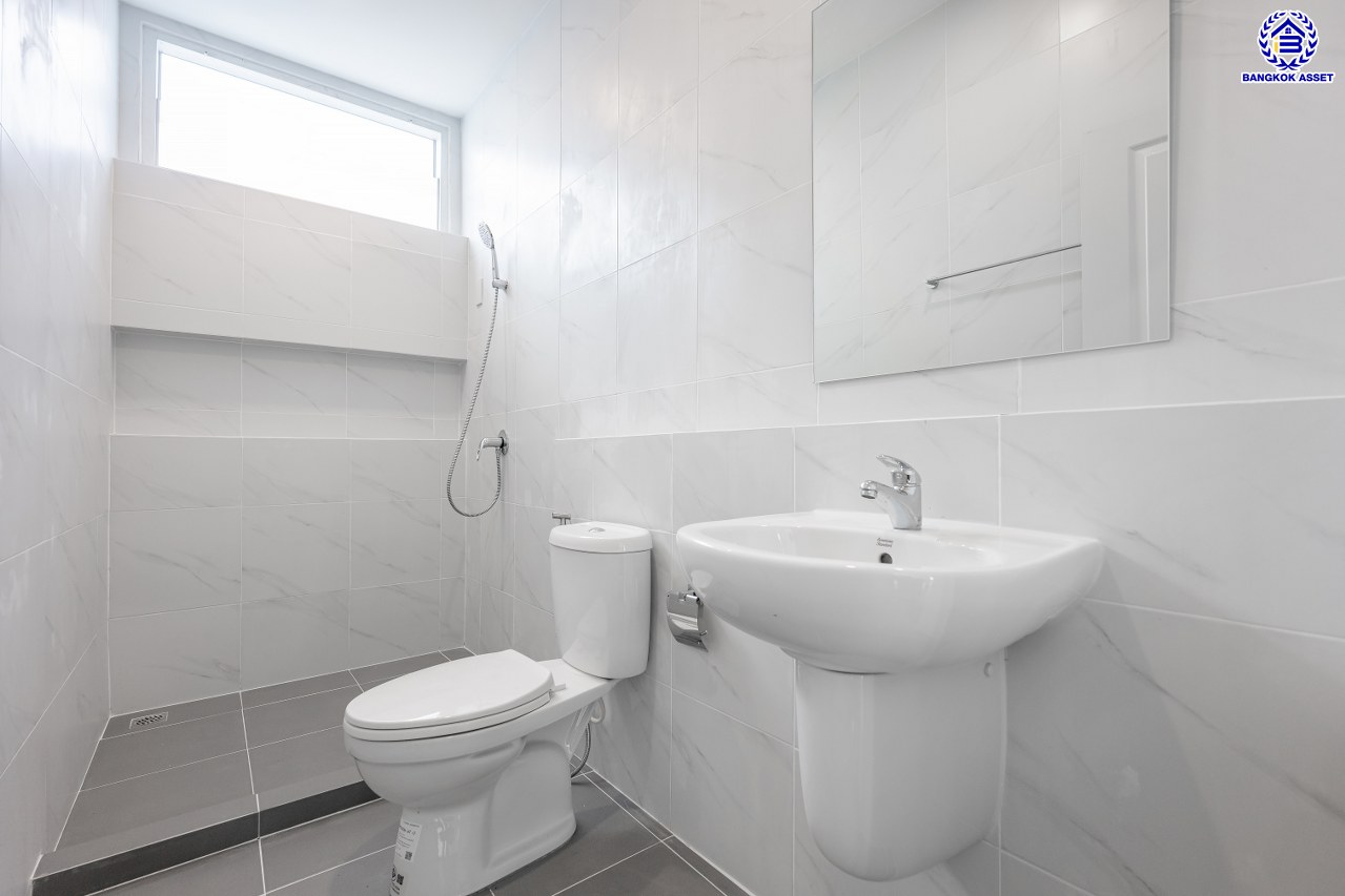 บ้านเดี่ยวมือสอง ตกแต่งใหม่ โครงการ ชนันธร กรีนวิลล์ เพชรเกษม69 เนื้อที่ดิน 50.1 ตร.ว. พื้นที่ใช้สอยกว้างถึง 256.8 ตร.ม. ฟังก์ชัน 4 ห้องนอน 3 ห้องน้ำ จอดรถได้ 2 คัน บนทำเลเดินทางสะดวก ใกล้ The Mall บางแค รถไฟฟ้าสายสีน้ำเงิน "สถานีหลักสอง" และจุดขึ้นทางด่วน "พระราม2"