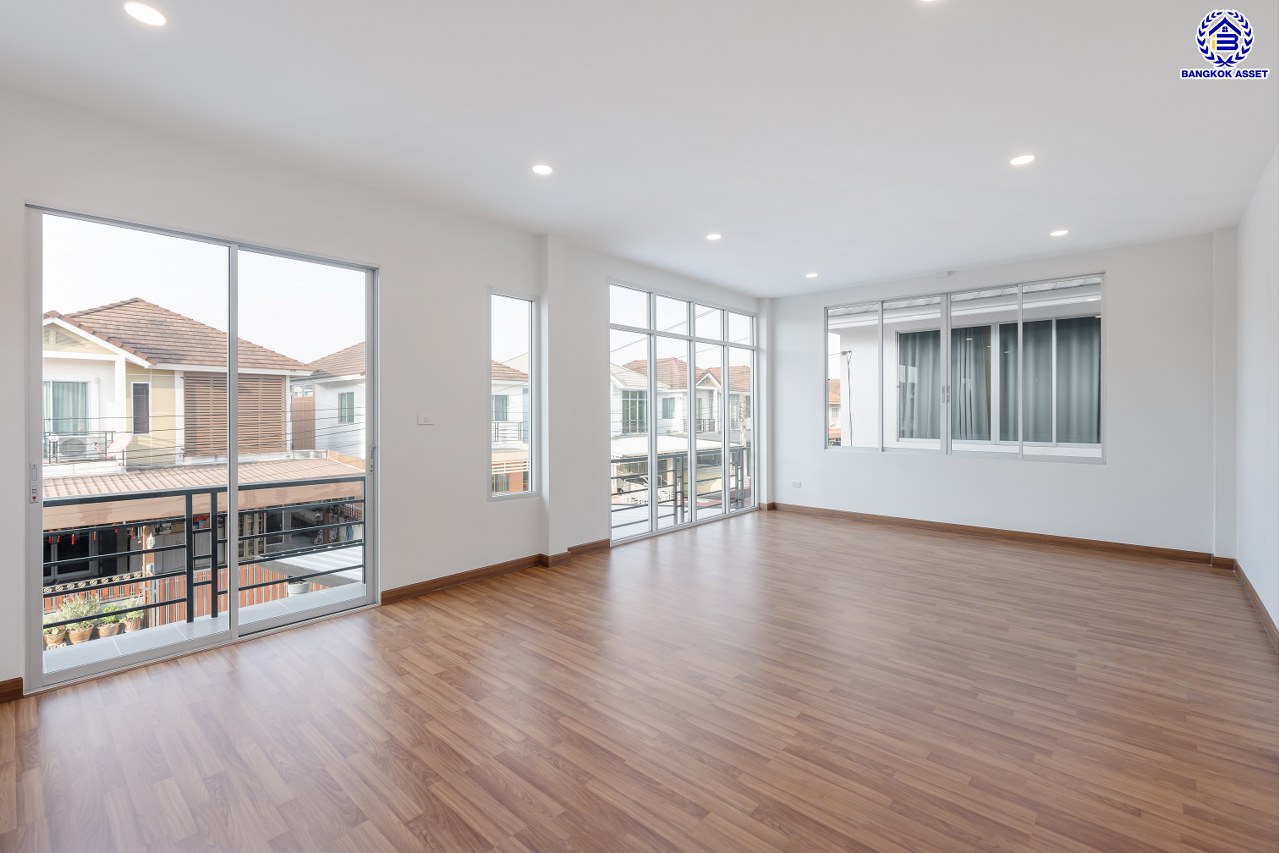 บ้านเดี่ยวมือสอง ตกแต่งใหม่ โครงการ ชนันธร กรีนวิลล์ เพชรเกษม69 เนื้อที่ดิน 50.1 ตร.ว. พื้นที่ใช้สอยกว้างถึง 256.8 ตร.ม. ฟังก์ชัน 4 ห้องนอน 3 ห้องน้ำ จอดรถได้ 2 คัน บนทำเลเดินทางสะดวก ใกล้ The Mall บางแค รถไฟฟ้าสายสีน้ำเงิน "สถานีหลักสอง" และจุดขึ้นทางด่วน "พระราม2"