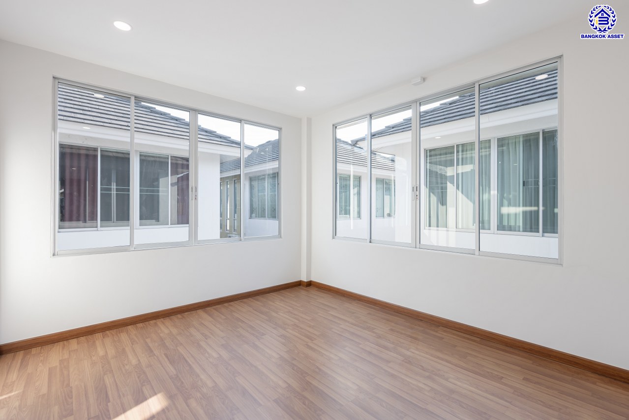 บ้านเดี่ยวมือสอง ตกแต่งใหม่ โครงการ ชนันธร กรีนวิลล์ เพชรเกษม69 เนื้อที่ดิน 50.1 ตร.ว. พื้นที่ใช้สอยกว้างถึง 256.8 ตร.ม. ฟังก์ชัน 4 ห้องนอน 3 ห้องน้ำ จอดรถได้ 2 คัน บนทำเลเดินทางสะดวก ใกล้ The Mall บางแค รถไฟฟ้าสายสีน้ำเงิน "สถานีหลักสอง" และจุดขึ้นทางด่วน "พระราม2"