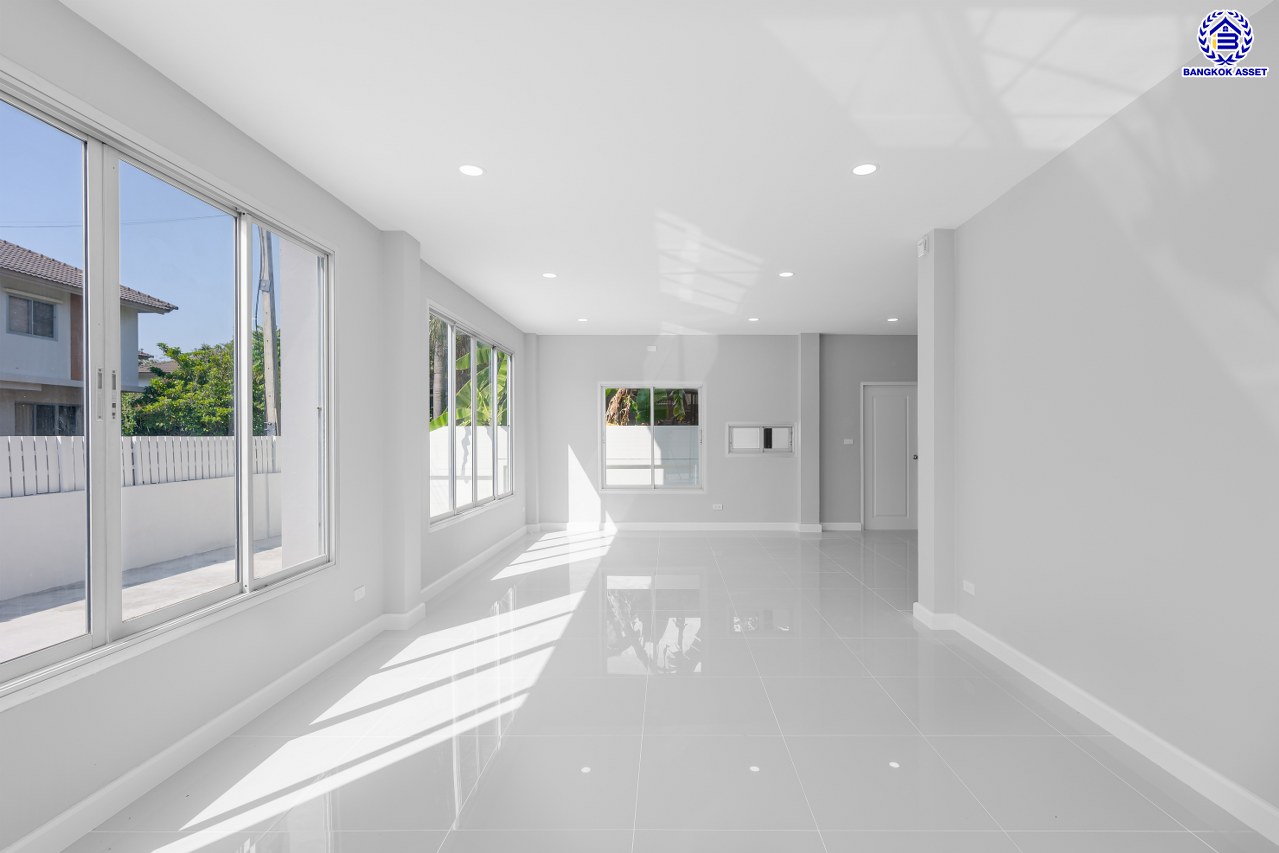 บ้านมือสองตกแต่งใหม่ โครงการ กฤษณา ติวานนท์ หลังมุม เนื้อที่ 60 ตร.ว. พื้นที่ใช้สอย 328.73 ตร.ม. ฟังก์ชัน 4 ห้องนอน 3 ห้องน้ำ 2 ที่จอดรถ พร้อม Facility ภายในโครงการครบครันตอบโจทย์ทุกการใช้ชีวิต เชื่อมต่อหลายเส้นทาง ใกล้ทางด่วนศรีสมาน, เซ็นทรัล แจ้งวัฒนะ และโรบินสันศรีสมาน...