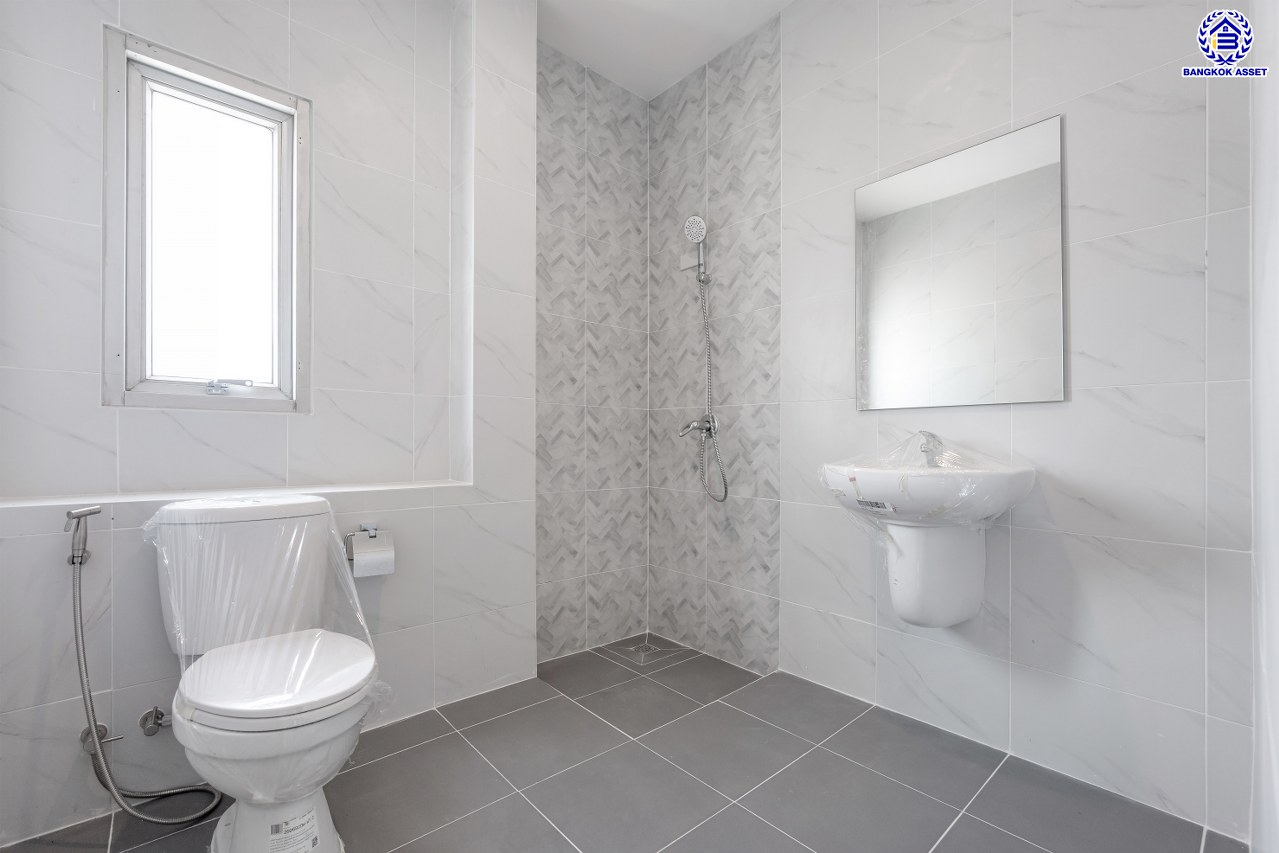 บ้านมือสองตกแต่งใหม่ โครงการ กฤษณา ติวานนท์ หลังมุม เนื้อที่ 60 ตร.ว. พื้นที่ใช้สอย 328.73 ตร.ม. ฟังก์ชัน 4 ห้องนอน 3 ห้องน้ำ 2 ที่จอดรถ พร้อม Facility ภายในโครงการครบครันตอบโจทย์ทุกการใช้ชีวิต เชื่อมต่อหลายเส้นทาง ใกล้ทางด่วนศรีสมาน, เซ็นทรัล แจ้งวัฒนะ และโรบินสันศรีสมาน...