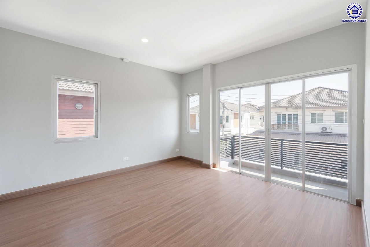 บ้านมือสองตกแต่งใหม่ โครงการ กฤษณา ติวานนท์ หลังมุม เนื้อที่ 60 ตร.ว. พื้นที่ใช้สอย 328.73 ตร.ม. ฟังก์ชัน 4 ห้องนอน 3 ห้องน้ำ 2 ที่จอดรถ พร้อม Facility ภายในโครงการครบครันตอบโจทย์ทุกการใช้ชีวิต เชื่อมต่อหลายเส้นทาง ใกล้ทางด่วนศรีสมาน, เซ็นทรัล แจ้งวัฒนะ และโรบินสันศรีสมาน...