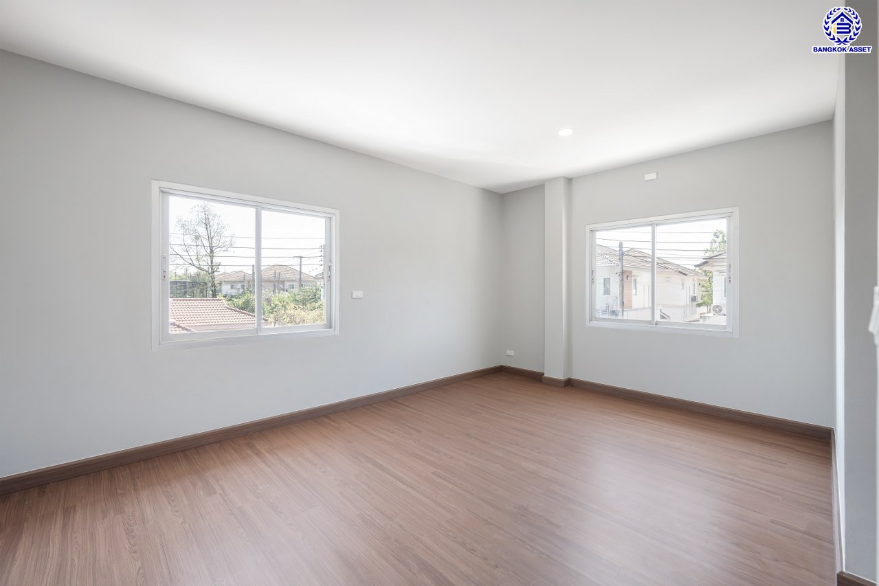 บ้านมือสองตกแต่งใหม่ โครงการ กฤษณา ติวานนท์ หลังมุม เนื้อที่ 60 ตร.ว. พื้นที่ใช้สอย 328.73 ตร.ม. ฟังก์ชัน 4 ห้องนอน 3 ห้องน้ำ 2 ที่จอดรถ พร้อม Facility ภายในโครงการครบครันตอบโจทย์ทุกการใช้ชีวิต เชื่อมต่อหลายเส้นทาง ใกล้ทางด่วนศรีสมาน, เซ็นทรัล แจ้งวัฒนะ และโรบินสันศรีสมาน...