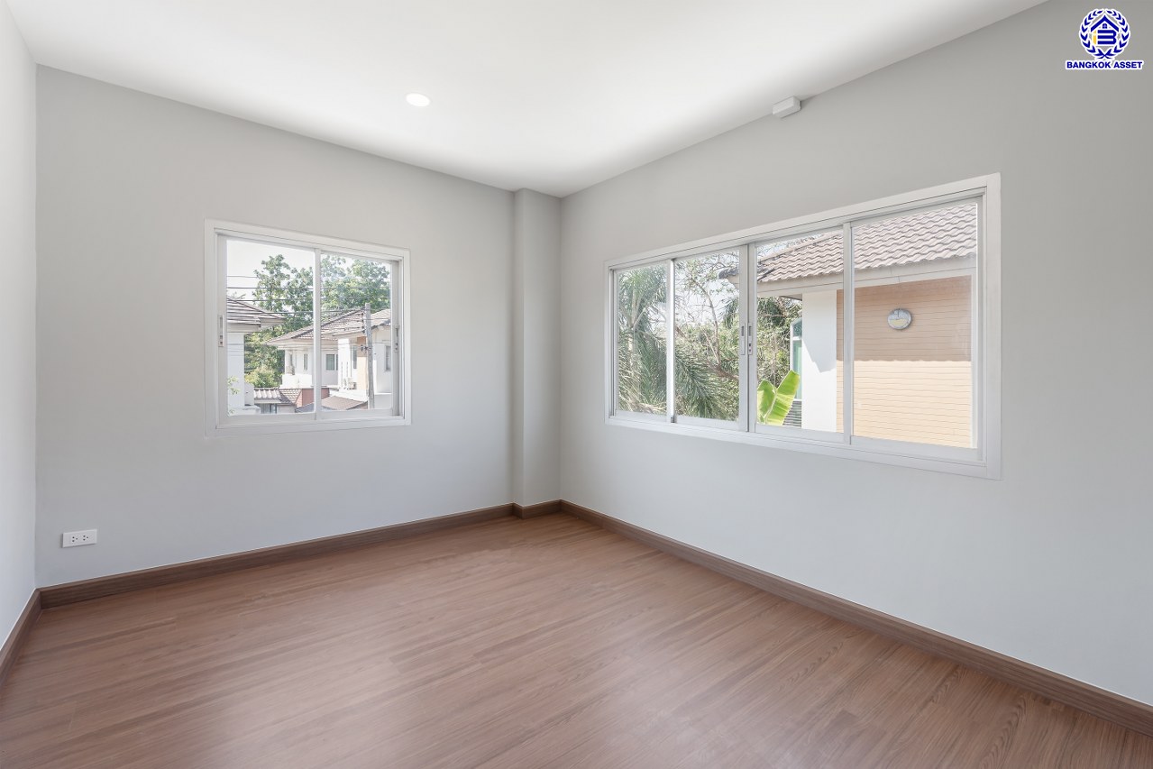 บ้านมือสองตกแต่งใหม่ โครงการ กฤษณา ติวานนท์ หลังมุม เนื้อที่ 60 ตร.ว. พื้นที่ใช้สอย 328.73 ตร.ม. ฟังก์ชัน 4 ห้องนอน 3 ห้องน้ำ 2 ที่จอดรถ พร้อม Facility ภายในโครงการครบครันตอบโจทย์ทุกการใช้ชีวิต เชื่อมต่อหลายเส้นทาง ใกล้ทางด่วนศรีสมาน, เซ็นทรัล แจ้งวัฒนะ และโรบินสันศรีสมาน...