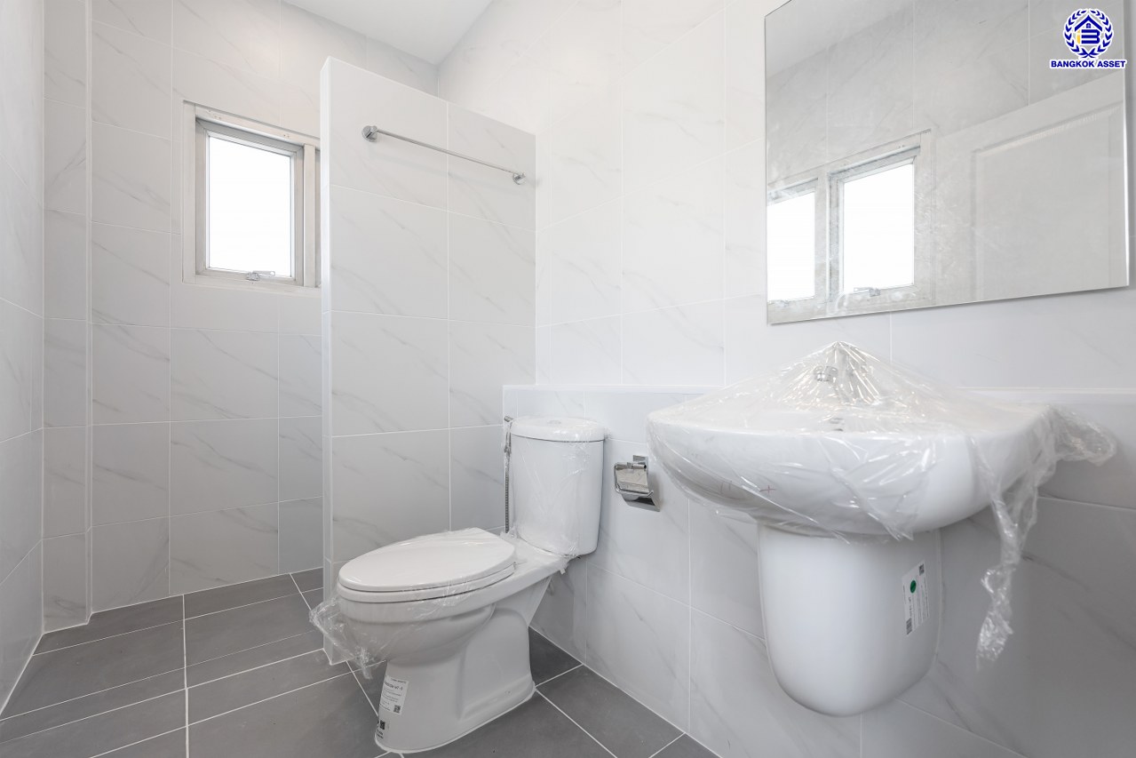 บ้านมือสองตกแต่งใหม่ โครงการ กฤษณา ติวานนท์ หลังมุม เนื้อที่ 60 ตร.ว. พื้นที่ใช้สอย 328.73 ตร.ม. ฟังก์ชัน 4 ห้องนอน 3 ห้องน้ำ 2 ที่จอดรถ พร้อม Facility ภายในโครงการครบครันตอบโจทย์ทุกการใช้ชีวิต เชื่อมต่อหลายเส้นทาง ใกล้ทางด่วนศรีสมาน, เซ็นทรัล แจ้งวัฒนะ และโรบินสันศรีสมาน...