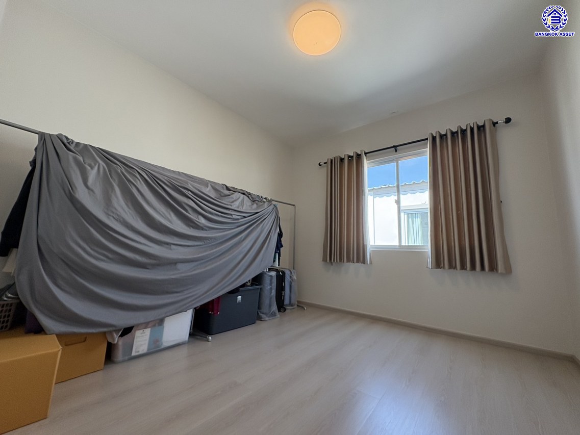 *****ทาวน์เฮ้าส์มือสองนนทบุรี โครงการ อินดี้ เวสต์เกต กาญจนาภิเษก เนื้อที่ 20.7 ตร.ว. พื้นที่ใช้สอย 122 ตร.ม. ฟังก์ชัน 3 ห้องนอน 3 ห้องน้ำ 2 ที่จอดรถ บ้านสภาพดี บนทำเลเชื่อมต่อ ถนนกาญจนาภิเษก, ถนนรันตนาธเบศร์ ใกล้เซ็นทรัลเวสต์เกต, รถไฟฟ้าสายสีม่วง "สถานีคลองบางไผ่" และทางด่วน "กาญจนาภิเษก"