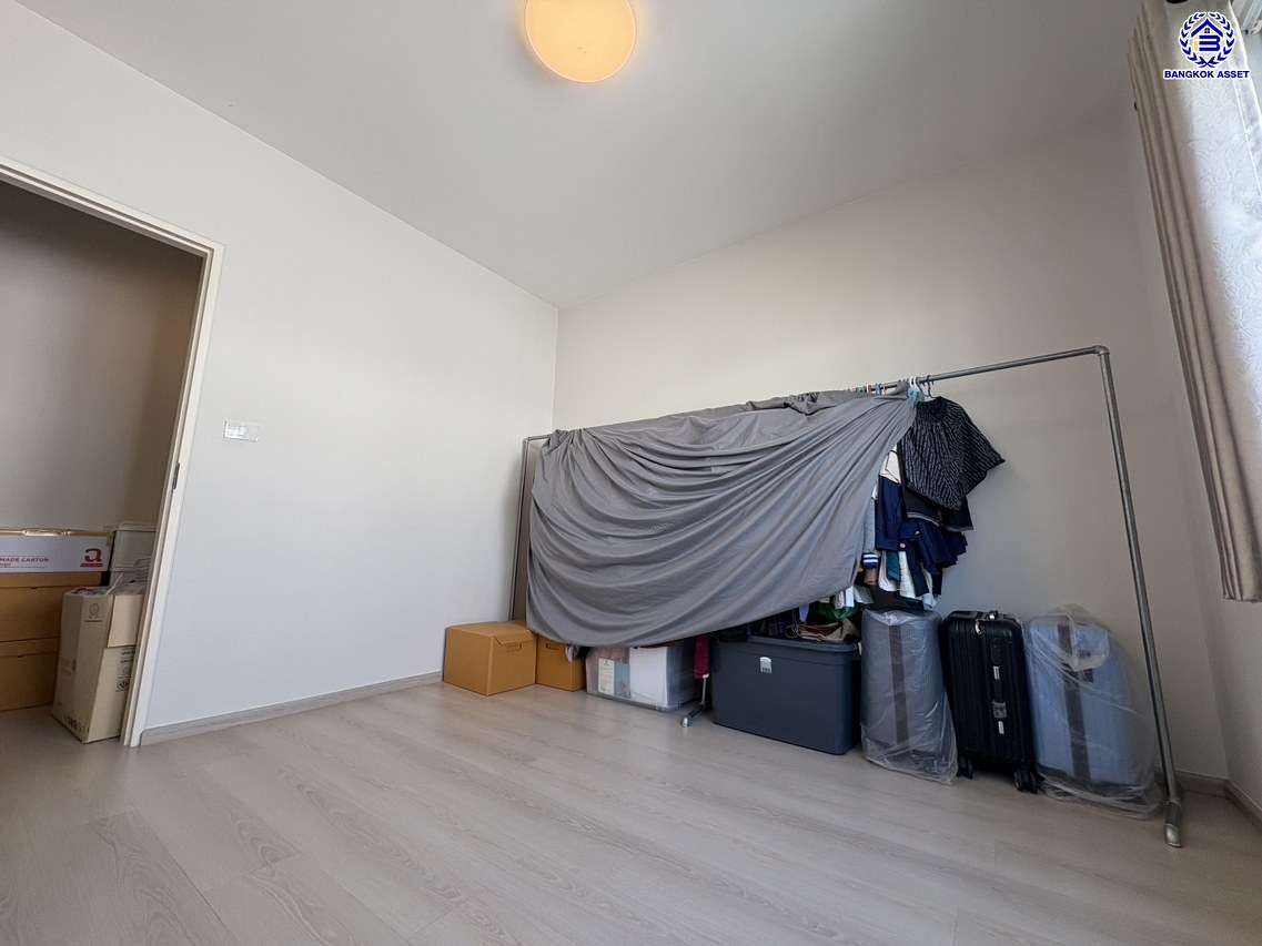 *****ทาวน์เฮ้าส์มือสองนนทบุรี โครงการ อินดี้ เวสต์เกต กาญจนาภิเษก เนื้อที่ 20.7 ตร.ว. พื้นที่ใช้สอย 122 ตร.ม. ฟังก์ชัน 3 ห้องนอน 3 ห้องน้ำ 2 ที่จอดรถ บ้านสภาพดี บนทำเลเชื่อมต่อ ถนนกาญจนาภิเษก, ถนนรันตนาธเบศร์ ใกล้เซ็นทรัลเวสต์เกต, รถไฟฟ้าสายสีม่วง "สถานีคลองบางไผ่" และทางด่วน "กาญจนาภิเษก"