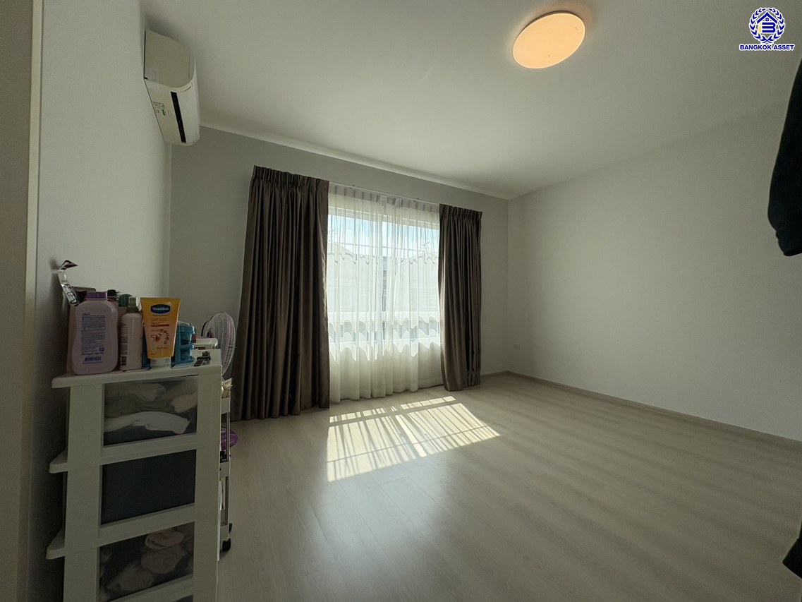 *****ทาวน์เฮ้าส์มือสองนนทบุรี โครงการ อินดี้ เวสต์เกต กาญจนาภิเษก เนื้อที่ 20.7 ตร.ว. พื้นที่ใช้สอย 122 ตร.ม. ฟังก์ชัน 3 ห้องนอน 3 ห้องน้ำ 2 ที่จอดรถ บ้านสภาพดี บนทำเลเชื่อมต่อ ถนนกาญจนาภิเษก, ถนนรันตนาธเบศร์ ใกล้เซ็นทรัลเวสต์เกต, รถไฟฟ้าสายสีม่วง "สถานีคลองบางไผ่" และทางด่วน "กาญจนาภิเษก"