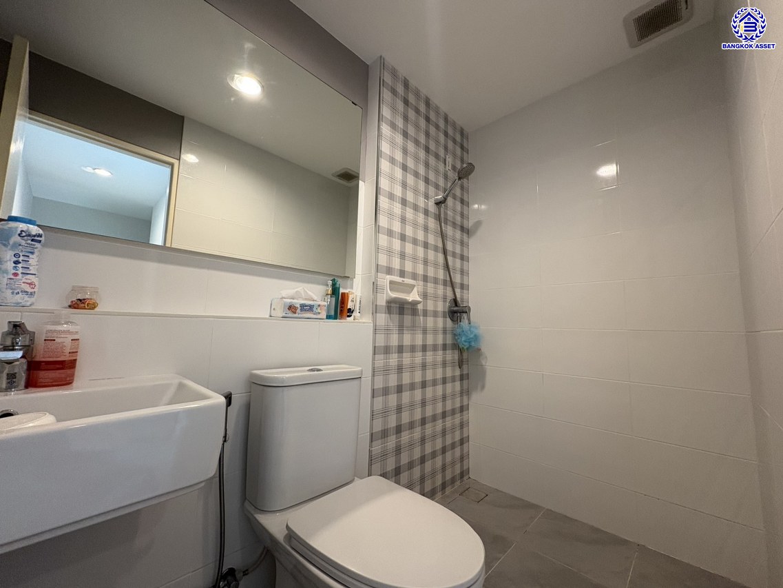 *****ทาวน์เฮ้าส์มือสองนนทบุรี โครงการ อินดี้ เวสต์เกต กาญจนาภิเษก เนื้อที่ 20.7 ตร.ว. พื้นที่ใช้สอย 122 ตร.ม. ฟังก์ชัน 3 ห้องนอน 3 ห้องน้ำ 2 ที่จอดรถ บ้านสภาพดี บนทำเลเชื่อมต่อ ถนนกาญจนาภิเษก, ถนนรันตนาธเบศร์ ใกล้เซ็นทรัลเวสต์เกต, รถไฟฟ้าสายสีม่วง "สถานีคลองบางไผ่" และทางด่วน "กาญจนาภิเษก"