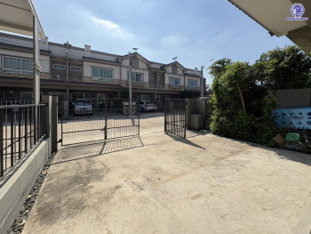 *****ทาวน์เฮ้าส์มือสองนนทบุรี โครงการ อินดี้ เวสต์เกต กาญจนาภิเษก เนื้อที่ 20.7 ตร.ว. พื้นที่ใช้สอย 122 ตร.ม. ฟังก์ชัน 3 ห้องนอน 3 ห้องน้ำ 2 ที่จอดรถ บ้านสภาพดี บนทำเลเชื่อมต่อ ถนนกาญจนาภิเษก, ถนนรันตนาธเบศร์ ใกล้เซ็นทรัลเวสต์เกต, รถไฟฟ้าสายสีม่วง "สถานีคลองบางไผ่" และทางด่วน "กาญจนาภิเษก"