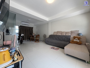 *****ทาวน์เฮ้าส์มือสองนนทบุรี โครงการ อินดี้ เวสต์เกต กาญจนาภิเษก เนื้อที่ 20.7 ตร.ว. พื้นที่ใช้สอย 122 ตร.ม. ฟังก์ชัน 3 ห้องนอน 3 ห้องน้ำ 2 ที่จอดรถ บ้านสภาพดี บนทำเลเชื่อมต่อ ถนนกาญจนาภิเษก, ถนนรันตนาธเบศร์ ใกล้เซ็นทรัลเวสต์เกต, รถไฟฟ้าสายสีม่วง "สถานีคลองบางไผ่" และทางด่วน "กาญจนาภิเษก"