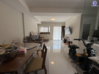 *****ทาวน์เฮ้าส์มือสองนนทบุรี โครงการ อินดี้ เวสต์เกต กาญจนาภิเษก เนื้อที่ 20.7 ตร.ว. พื้นที่ใช้สอย 122 ตร.ม. ฟังก์ชัน 3 ห้องนอน 3 ห้องน้ำ 2 ที่จอดรถ บ้านสภาพดี บนทำเลเชื่อมต่อ ถนนกาญจนาภิเษก, ถนนรันตนาธเบศร์ ใกล้เซ็นทรัลเวสต์เกต, รถไฟฟ้าสายสีม่วง "สถานีคลองบางไผ่" และทางด่วน "กาญจนาภิเษก"