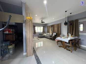 บ้านเดี่ยวมือสอง ซอยหมู่บ้านเพชรวัฒนะ เนื้อที่ 47 ตร.ว. พื้นที่ใช้สอย 130 ตร.ม. ฟังก์ชัน 3 ห้องนอน 2 ห้องน้ำ 2 ที่จอดรถ บ้านรีโนเวทใหม่พร้อมเข้าอยู่ บนทำเลเชื่อมต่อถนนกาญจนาภิเษก ใกล้รถไฟฟ้าสายสีชมพู "แจ้งวัฒนะ14" และจุดขึ้นทางด่วน "ศรีรัช"