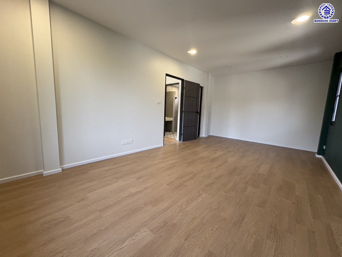 *****บ้านเดี่ยวมือสอง นนทบุรี โครงการ ชัยพฤกษ์ วัดลาดปลาดุก แบรนด์ LH ตอบโจทย์ทุกการอยู่อาศัย เนื้อที่ 52 ตร.ว. พื้นที่ใช้สอย 141 ตร.ม. ฟังก์ชัน 3 ห้องนอน 2 ห้องน้ำ บนทำเลดีที่สุด ใกล้เซ็นทรัล เวสต์เกต ทางด่วน "กาญจนาภิเษก" และรถไฟฟ้าสายสีม่วง "สถานีคลองบางไผ่"