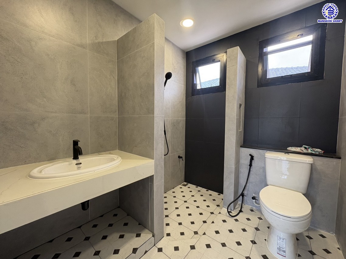 *****บ้านเดี่ยวมือสอง นนทบุรี โครงการ ชัยพฤกษ์ วัดลาดปลาดุก แบรนด์ LH ตอบโจทย์ทุกการอยู่อาศัย เนื้อที่ 52 ตร.ว. พื้นที่ใช้สอย 141 ตร.ม. ฟังก์ชัน 3 ห้องนอน 2 ห้องน้ำ บนทำเลดีที่สุด ใกล้เซ็นทรัล เวสต์เกต ทางด่วน "กาญจนาภิเษก" และรถไฟฟ้าสายสีม่วง "สถานีคลองบางไผ่"