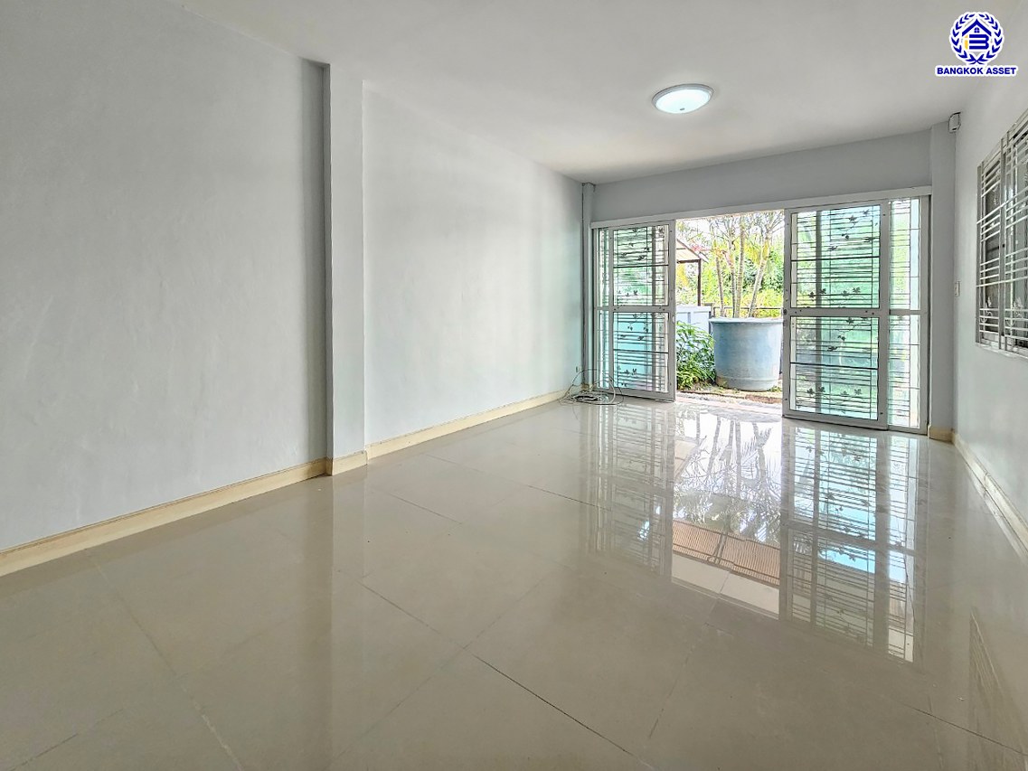 *****บ้านมือสองนนทบุรี ใกล้รถไฟฟ้าสายสีม่วง "สถานีบางพลู" โครงการ นารีนคร บางกรวย-ไทรน้อย เนื้อที่ 24 ตร.ว. พื้นที่ใช้สอย 120 ตร.ม. ตอบโจทย์ทุกการอยู่อาศัย ฟังก์ชัน 3 ห้องนอน 2 ห้องน้ำ 2 ที่จอดรถ บนทำเลดีที่สุด ใกล้เซ็นทรัล เวสต์เกต และจุดขึ้นทางด่วน "ศรีรัช"