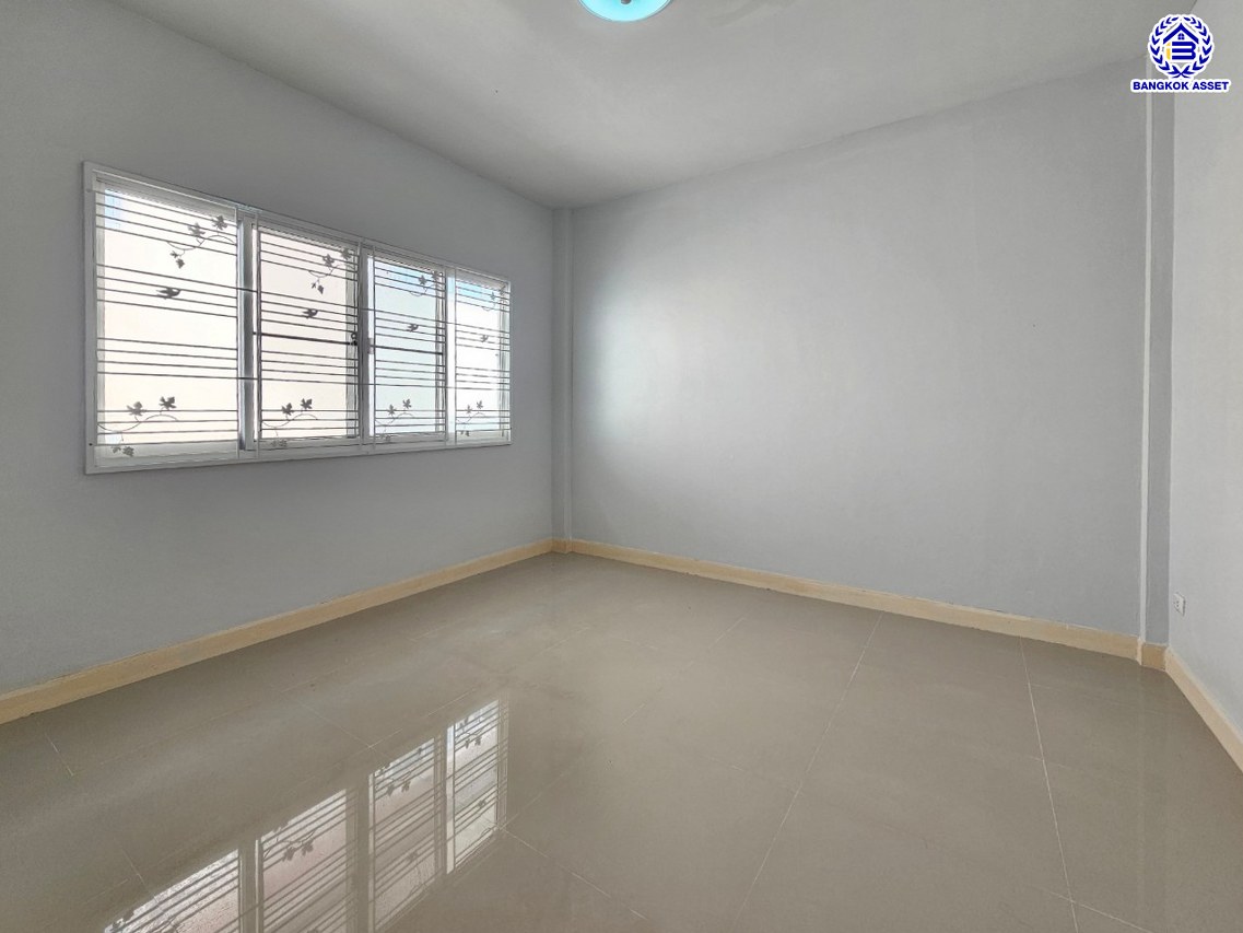 *****บ้านมือสองนนทบุรี ใกล้รถไฟฟ้าสายสีม่วง "สถานีบางพลู" โครงการ นารีนคร บางกรวย-ไทรน้อย เนื้อที่ 24 ตร.ว. พื้นที่ใช้สอย 120 ตร.ม. ตอบโจทย์ทุกการอยู่อาศัย ฟังก์ชัน 3 ห้องนอน 2 ห้องน้ำ 2 ที่จอดรถ บนทำเลดีที่สุด ใกล้เซ็นทรัล เวสต์เกต และจุดขึ้นทางด่วน "ศรีรัช"