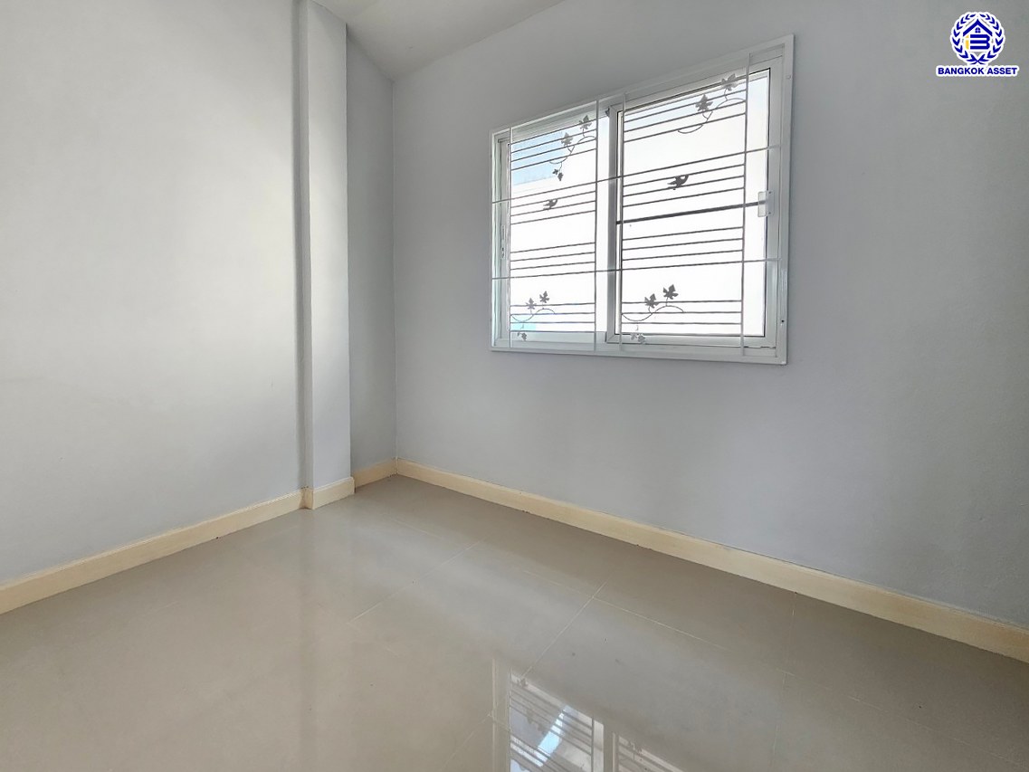 *****บ้านมือสองนนทบุรี ใกล้รถไฟฟ้าสายสีม่วง "สถานีบางพลู" โครงการ นารีนคร บางกรวย-ไทรน้อย เนื้อที่ 24 ตร.ว. พื้นที่ใช้สอย 120 ตร.ม. ตอบโจทย์ทุกการอยู่อาศัย ฟังก์ชัน 3 ห้องนอน 2 ห้องน้ำ 2 ที่จอดรถ บนทำเลดีที่สุด ใกล้เซ็นทรัล เวสต์เกต และจุดขึ้นทางด่วน "ศรีรัช"