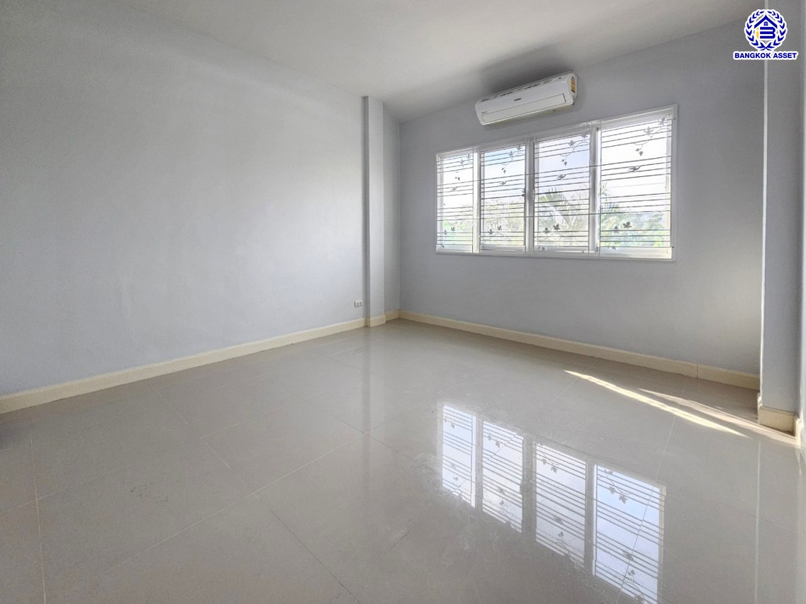 *****บ้านมือสองนนทบุรี ใกล้รถไฟฟ้าสายสีม่วง "สถานีบางพลู" โครงการ นารีนคร บางกรวย-ไทรน้อย เนื้อที่ 24 ตร.ว. พื้นที่ใช้สอย 120 ตร.ม. ตอบโจทย์ทุกการอยู่อาศัย ฟังก์ชัน 3 ห้องนอน 2 ห้องน้ำ 2 ที่จอดรถ บนทำเลดีที่สุด ใกล้เซ็นทรัล เวสต์เกต และจุดขึ้นทางด่วน "ศรีรัช"