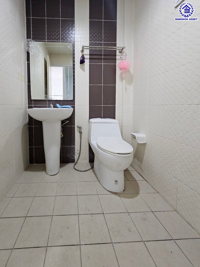 *****บ้านมือสองนนทบุรี ใกล้รถไฟฟ้าสายสีม่วง "สถานีบางพลู" โครงการ นารีนคร บางกรวย-ไทรน้อย เนื้อที่ 24 ตร.ว. พื้นที่ใช้สอย 120 ตร.ม. ตอบโจทย์ทุกการอยู่อาศัย ฟังก์ชัน 3 ห้องนอน 2 ห้องน้ำ 2 ที่จอดรถ บนทำเลดีที่สุด ใกล้เซ็นทรัล เวสต์เกต และจุดขึ้นทางด่วน "ศรีรัช"