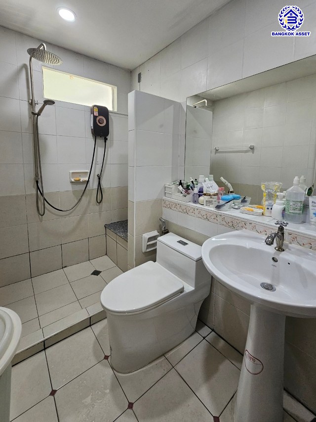 *****บ้านเดี่ยวมือสอง โครงการ พฤกษ์ลดา รังสิต-คลอง4 แบรนด์ LH ตอบโจทย์ทุกการอยู่อาศัย เนื้อที่ 72 ตร.ว. พื้นที่ใช้สอย 310 ตร.ม. ฟังก์ชัน 3 ห้องนอน 3 ห้องน้ำ จอดรถได้ 2 คัน บนทำเลดีที่สุด ใกล้ฟิวเจอร์พารค์รังสิต