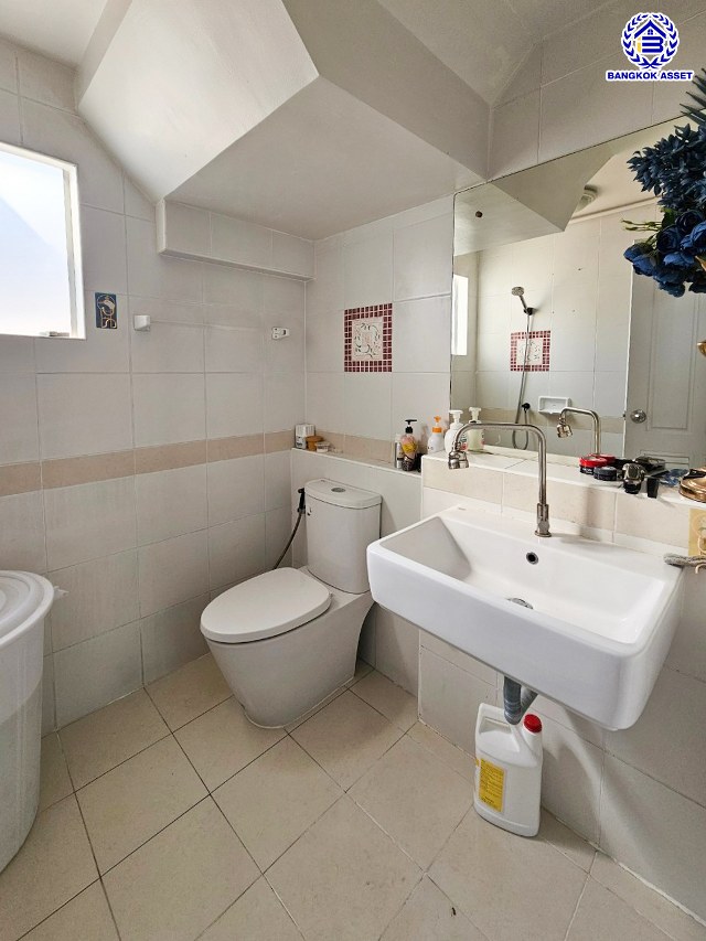 *****บ้านเดี่ยวมือสอง โครงการ พฤกษ์ลดา รังสิต-คลอง4 แบรนด์ LH ตอบโจทย์ทุกการอยู่อาศัย เนื้อที่ 72 ตร.ว. พื้นที่ใช้สอย 310 ตร.ม. ฟังก์ชัน 3 ห้องนอน 3 ห้องน้ำ จอดรถได้ 2 คัน บนทำเลดีที่สุด ใกล้ฟิวเจอร์พารค์รังสิต