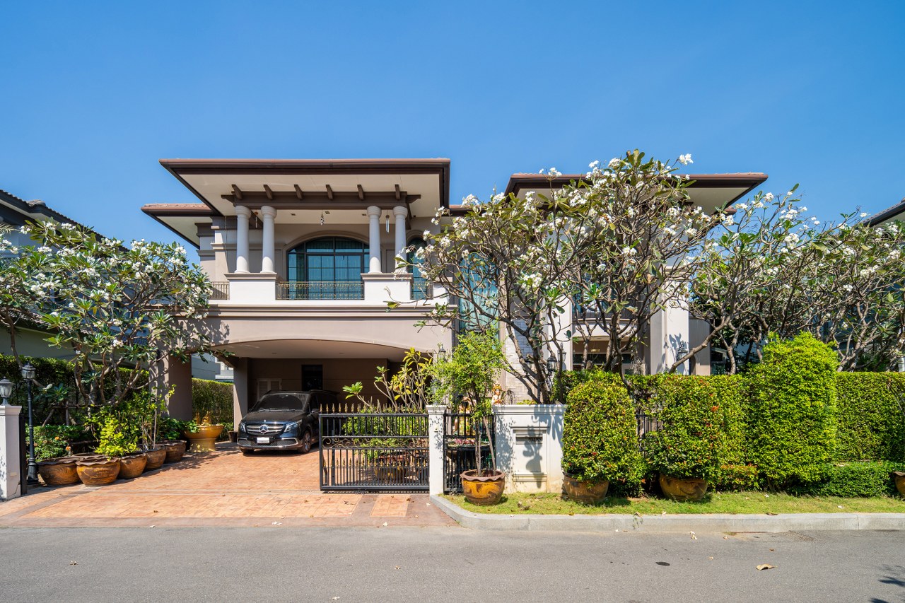 *****บ้านเดี่ยวมือสองกรุงเทพฯ โครงการ เดอะแกรนด์ อัลพีน่า ปิ่นเกล้า เนื้อที่ 140.80 ตร.ว. พื้นที่ใช้สอย 475 ตร.ม. ฟังก์ชัน 5 ห้องนอน 6 ห้องน้ำ จอดรถได้ 3 คัน บนทำเลเชื่อมต่อหลายเส้นทาง อาทิถนนบรมราชชนนี, ถนนพุทธมณฑลสาย3 ใกล้เซ็นทรัล ปิ่นเกล้า, ม.มหิดล และทางคู่ขนานลอยฟ้าบรมราชชนนี