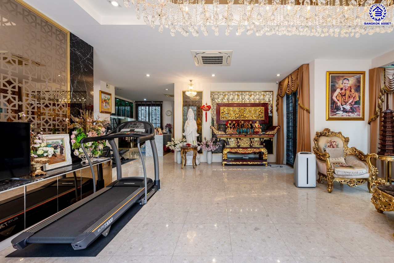 *****บ้านเดี่ยวมือสองกรุงเทพฯ โครงการ เดอะแกรนด์ อัลพีน่า ปิ่นเกล้า เนื้อที่ 140.80 ตร.ว. พื้นที่ใช้สอย 475 ตร.ม. ฟังก์ชัน 5 ห้องนอน 6 ห้องน้ำ จอดรถได้ 3 คัน บนทำเลเชื่อมต่อหลายเส้นทาง อาทิถนนบรมราชชนนี, ถนนพุทธมณฑลสาย3 ใกล้เซ็นทรัล ปิ่นเกล้า, ม.มหิดล และทางคู่ขนานลอยฟ้าบรมราชชนนี