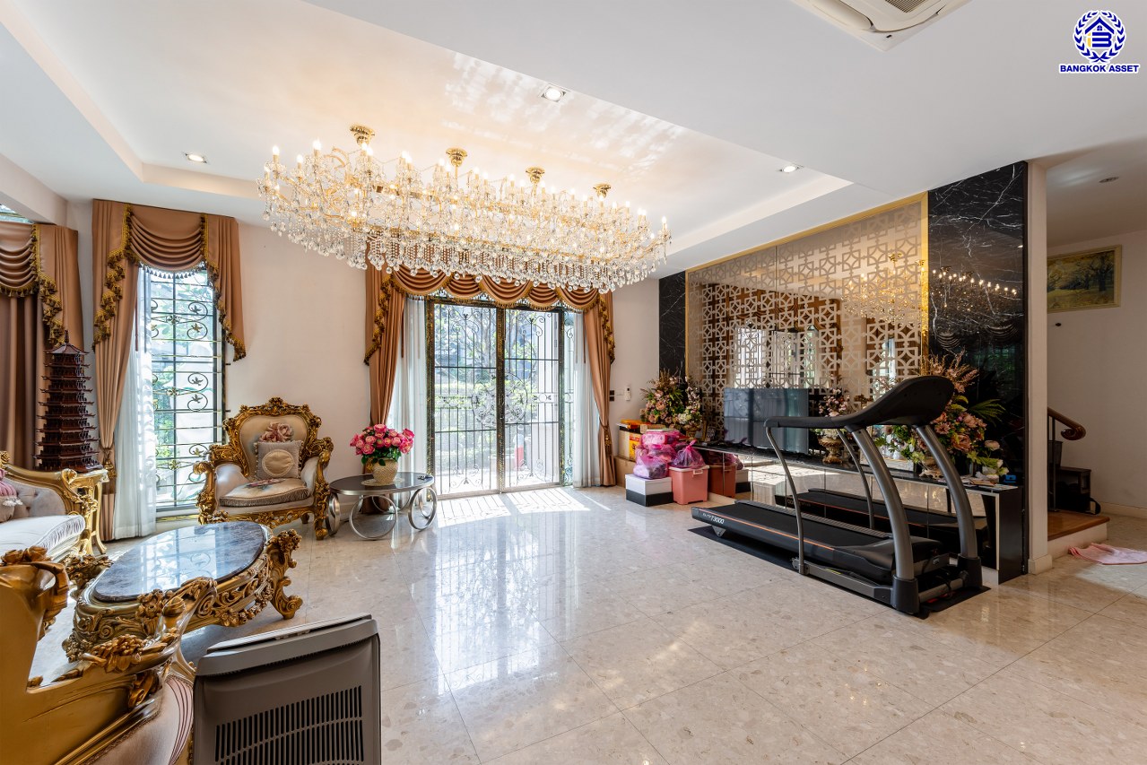 *****บ้านเดี่ยวมือสองกรุงเทพฯ โครงการ เดอะแกรนด์ อัลพีน่า ปิ่นเกล้า เนื้อที่ 140.80 ตร.ว. พื้นที่ใช้สอย 475 ตร.ม. ฟังก์ชัน 5 ห้องนอน 6 ห้องน้ำ จอดรถได้ 3 คัน บนทำเลเชื่อมต่อหลายเส้นทาง อาทิถนนบรมราชชนนี, ถนนพุทธมณฑลสาย3 ใกล้เซ็นทรัล ปิ่นเกล้า, ม.มหิดล และทางคู่ขนานลอยฟ้าบรมราชชนนี