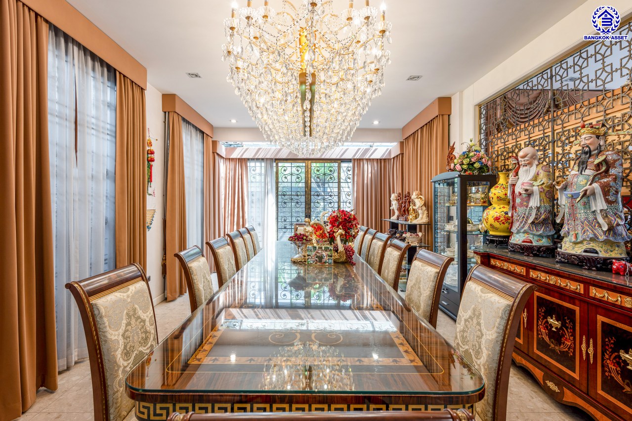 *****บ้านเดี่ยวมือสองกรุงเทพฯ โครงการ เดอะแกรนด์ อัลพีน่า ปิ่นเกล้า เนื้อที่ 140.80 ตร.ว. พื้นที่ใช้สอย 475 ตร.ม. ฟังก์ชัน 5 ห้องนอน 6 ห้องน้ำ จอดรถได้ 3 คัน บนทำเลเชื่อมต่อหลายเส้นทาง อาทิถนนบรมราชชนนี, ถนนพุทธมณฑลสาย3 ใกล้เซ็นทรัล ปิ่นเกล้า, ม.มหิดล และทางคู่ขนานลอยฟ้าบรมราชชนนี