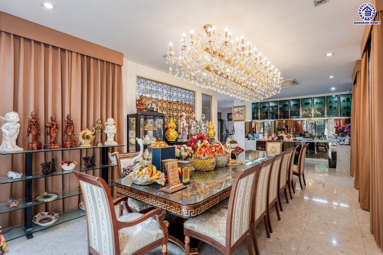 *****บ้านเดี่ยวมือสองกรุงเทพฯ โครงการ เดอะแกรนด์ อัลพีน่า ปิ่นเกล้า เนื้อที่ 140.80 ตร.ว. พื้นที่ใช้สอย 475 ตร.ม. ฟังก์ชัน 5 ห้องนอน 6 ห้องน้ำ จอดรถได้ 3 คัน บนทำเลเชื่อมต่อหลายเส้นทาง อาทิถนนบรมราชชนนี, ถนนพุทธมณฑลสาย3 ใกล้เซ็นทรัล ปิ่นเกล้า, ม.มหิดล และทางคู่ขนานลอยฟ้าบรมราชชนนี