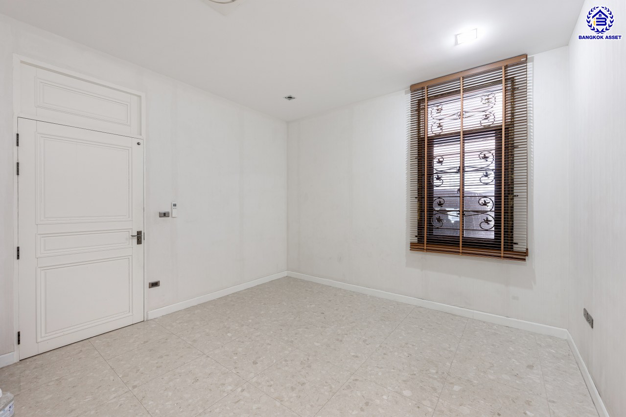 *****บ้านเดี่ยวมือสองกรุงเทพฯ โครงการ เดอะแกรนด์ อัลพีน่า ปิ่นเกล้า เนื้อที่ 140.80 ตร.ว. พื้นที่ใช้สอย 475 ตร.ม. ฟังก์ชัน 5 ห้องนอน 6 ห้องน้ำ จอดรถได้ 3 คัน บนทำเลเชื่อมต่อหลายเส้นทาง อาทิถนนบรมราชชนนี, ถนนพุทธมณฑลสาย3 ใกล้เซ็นทรัล ปิ่นเกล้า, ม.มหิดล และทางคู่ขนานลอยฟ้าบรมราชชนนี