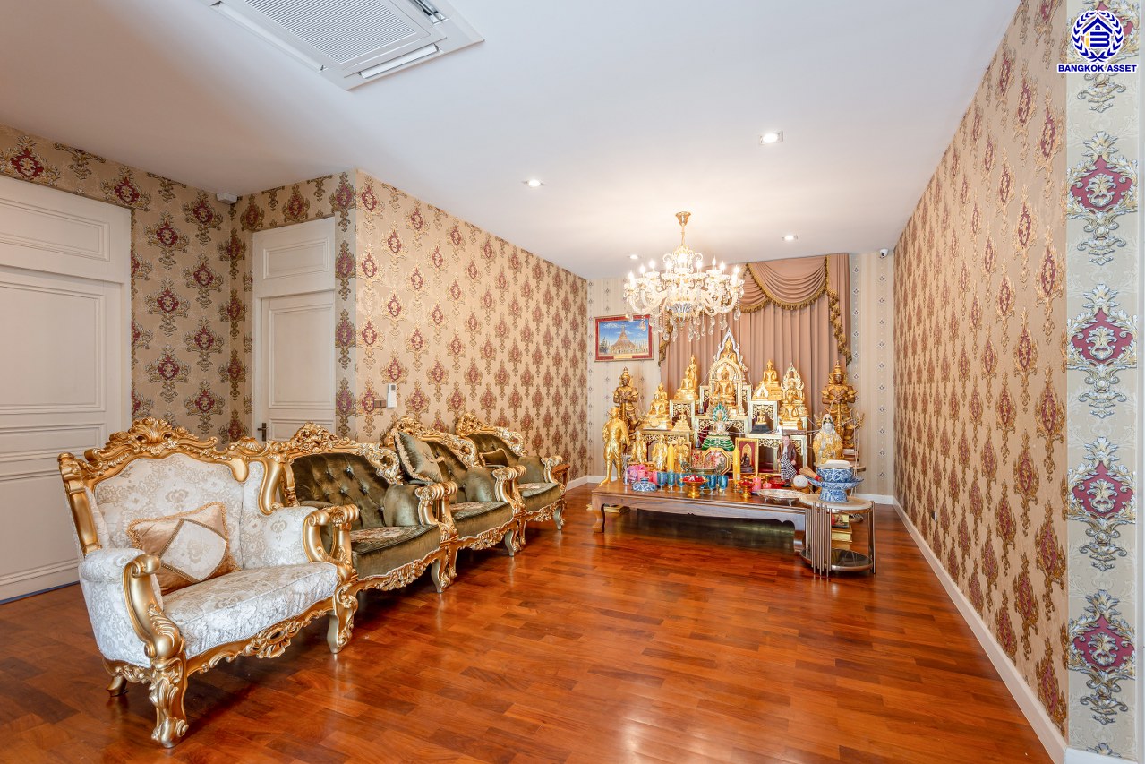 *****บ้านเดี่ยวมือสองกรุงเทพฯ โครงการ เดอะแกรนด์ อัลพีน่า ปิ่นเกล้า เนื้อที่ 140.80 ตร.ว. พื้นที่ใช้สอย 475 ตร.ม. ฟังก์ชัน 5 ห้องนอน 6 ห้องน้ำ จอดรถได้ 3 คัน บนทำเลเชื่อมต่อหลายเส้นทาง อาทิถนนบรมราชชนนี, ถนนพุทธมณฑลสาย3 ใกล้เซ็นทรัล ปิ่นเกล้า, ม.มหิดล และทางคู่ขนานลอยฟ้าบรมราชชนนี