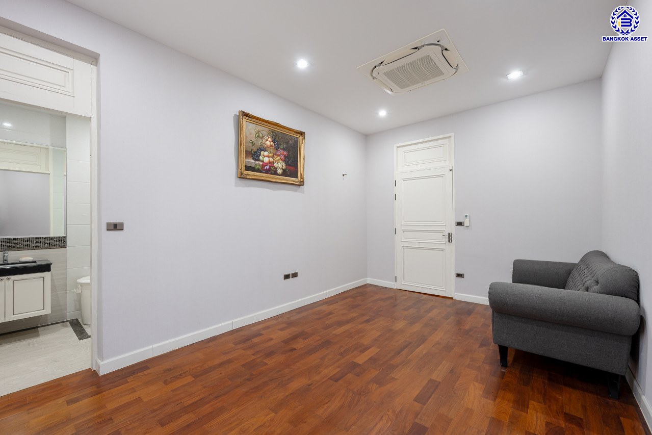 *****บ้านเดี่ยวมือสองกรุงเทพฯ โครงการ เดอะแกรนด์ อัลพีน่า ปิ่นเกล้า เนื้อที่ 140.80 ตร.ว. พื้นที่ใช้สอย 475 ตร.ม. ฟังก์ชัน 5 ห้องนอน 6 ห้องน้ำ จอดรถได้ 3 คัน บนทำเลเชื่อมต่อหลายเส้นทาง อาทิถนนบรมราชชนนี, ถนนพุทธมณฑลสาย3 ใกล้เซ็นทรัล ปิ่นเกล้า, ม.มหิดล และทางคู่ขนานลอยฟ้าบรมราชชนนี