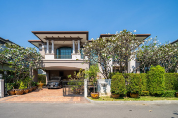 *****บ้านเดี่ยวมือสองกรุงเทพฯ โครงการ เดอะแกรนด์ อัลพีน่า ปิ่นเกล้า เนื้อที่ 140.80 ตร.ว. พื้นที่ใช้สอย 475 ตร.ม. ฟังก์ชัน 5 ห้องนอน 6 ห้องน้ำ จอดรถได้ 3 คัน บนทำเลเชื่อมต่อหลายเส้นทาง อาทิถนนบรมราชชนนี, ถนนพุทธมณฑลสาย3 ใกล้เซ็นทรัล ปิ่นเกล้า, ม.มหิดล และทางคู่ขนานลอยฟ้าบรมราชชนนี