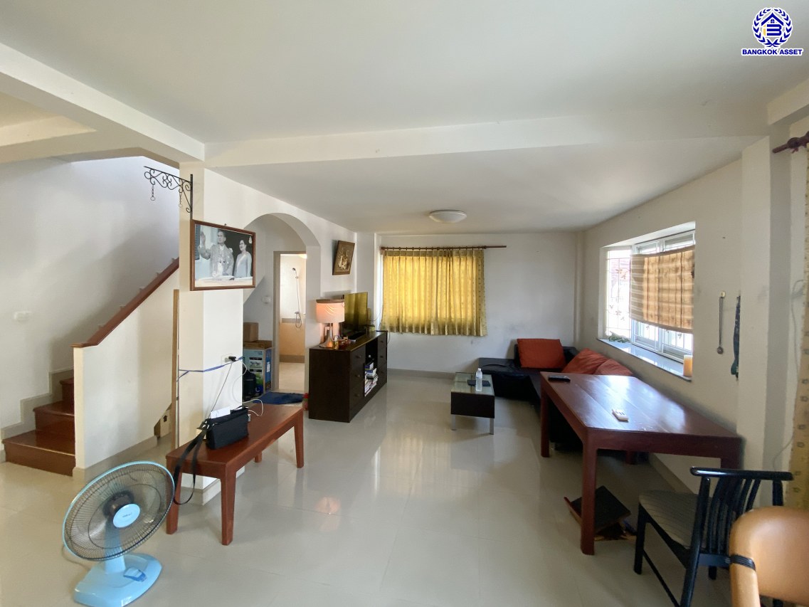 *****บ้านเดี่ยวมือสองนนทบุรี โครงการ ศุภาลัย การ์เด้นวิลล์ วงแหวน ปิ่นเกล้า-พระราม5 หเนื้อที่ 51.10 ตร.ว. พื้นที่ใช้สอย 134.65 ตร.ม. ฟังก์ชัน 3 ห้องนอน 2 ห้องน้ำ 2 ที่จอดรถ บ้านพร้อมอยู่ โครงการบนทำเลเดินทางสะดวก เชื่อมต่อถนนกาญจนาภิเษก ใกล้รถไฟฟ้าสายสีม่วง "สถานีสามแยกบางใหญ่" และจุดขึ้นทางด่วน "ศรีรัช"