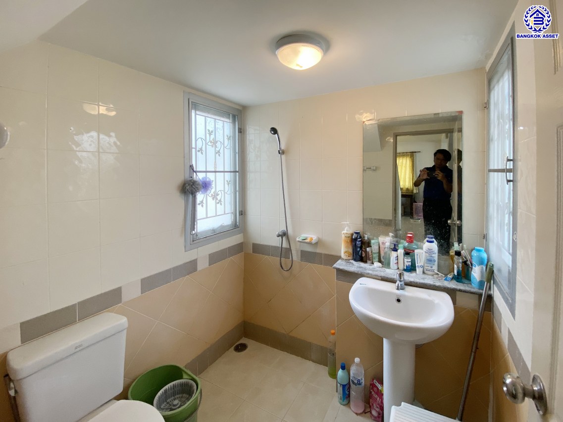 *****บ้านเดี่ยวมือสองนนทบุรี โครงการ ศุภาลัย การ์เด้นวิลล์ วงแหวน ปิ่นเกล้า-พระราม5 หเนื้อที่ 51.10 ตร.ว. พื้นที่ใช้สอย 134.65 ตร.ม. ฟังก์ชัน 3 ห้องนอน 2 ห้องน้ำ 2 ที่จอดรถ บ้านพร้อมอยู่ โครงการบนทำเลเดินทางสะดวก เชื่อมต่อถนนกาญจนาภิเษก ใกล้รถไฟฟ้าสายสีม่วง "สถานีสามแยกบางใหญ่" และจุดขึ้นทางด่วน "ศรีรัช"