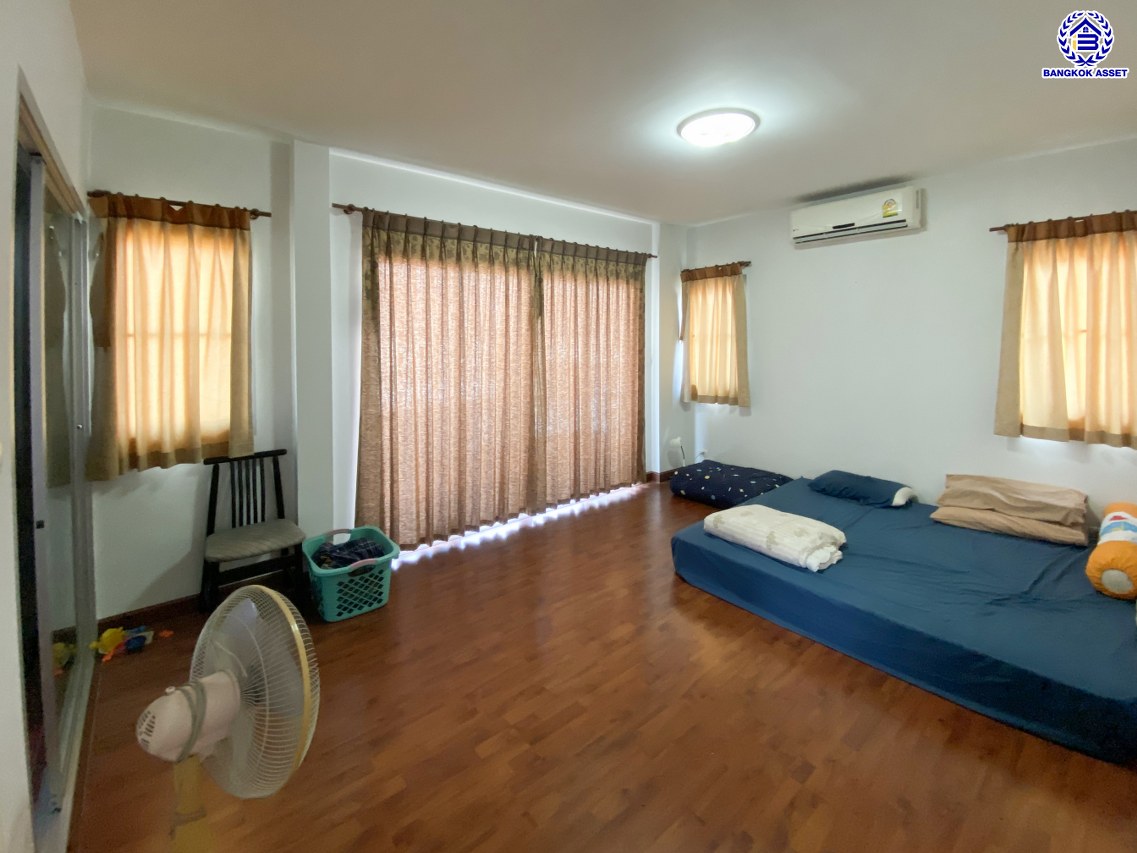 *****บ้านเดี่ยวมือสองนนทบุรี โครงการ ศุภาลัย การ์เด้นวิลล์ วงแหวน ปิ่นเกล้า-พระราม5 หเนื้อที่ 51.10 ตร.ว. พื้นที่ใช้สอย 134.65 ตร.ม. ฟังก์ชัน 3 ห้องนอน 2 ห้องน้ำ 2 ที่จอดรถ บ้านพร้อมอยู่ โครงการบนทำเลเดินทางสะดวก เชื่อมต่อถนนกาญจนาภิเษก ใกล้รถไฟฟ้าสายสีม่วง "สถานีสามแยกบางใหญ่" และจุดขึ้นทางด่วน "ศรีรัช"