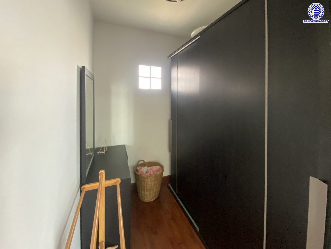 *****บ้านเดี่ยวมือสองนนทบุรี โครงการ ศุภาลัย การ์เด้นวิลล์ วงแหวน ปิ่นเกล้า-พระราม5 หเนื้อที่ 51.10 ตร.ว. พื้นที่ใช้สอย 134.65 ตร.ม. ฟังก์ชัน 3 ห้องนอน 2 ห้องน้ำ 2 ที่จอดรถ บ้านพร้อมอยู่ โครงการบนทำเลเดินทางสะดวก เชื่อมต่อถนนกาญจนาภิเษก ใกล้รถไฟฟ้าสายสีม่วง "สถานีสามแยกบางใหญ่" และจุดขึ้นทางด่วน "ศรีรัช"