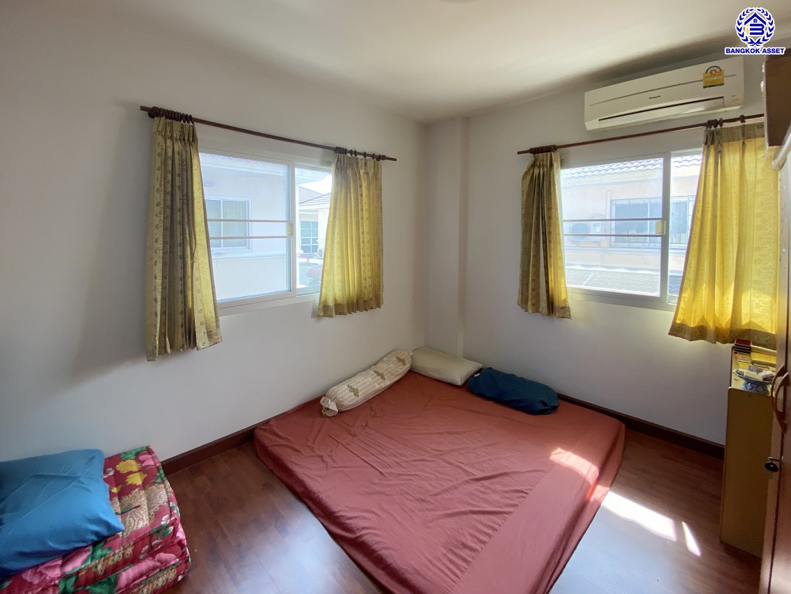 *****บ้านเดี่ยวมือสองนนทบุรี โครงการ ศุภาลัย การ์เด้นวิลล์ วงแหวน ปิ่นเกล้า-พระราม5 หเนื้อที่ 51.10 ตร.ว. พื้นที่ใช้สอย 134.65 ตร.ม. ฟังก์ชัน 3 ห้องนอน 2 ห้องน้ำ 2 ที่จอดรถ บ้านพร้อมอยู่ โครงการบนทำเลเดินทางสะดวก เชื่อมต่อถนนกาญจนาภิเษก ใกล้รถไฟฟ้าสายสีม่วง "สถานีสามแยกบางใหญ่" และจุดขึ้นทางด่วน "ศรีรัช"